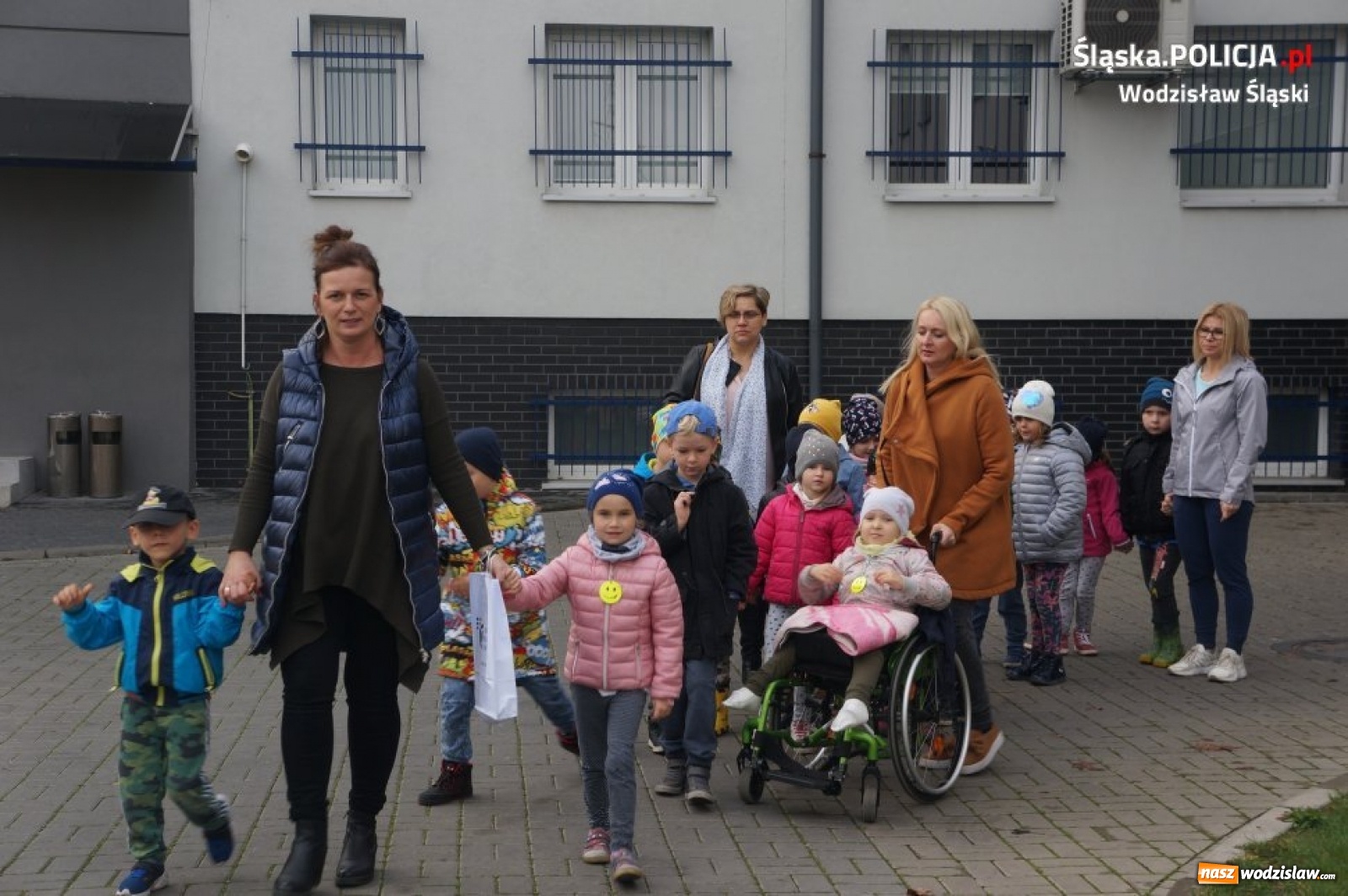 Zdjęcie w galerii na portalu naszwodzislaw.com: Przedszkolaki z wizytą w wodzisławskiej komendzie wiadomości z regionu