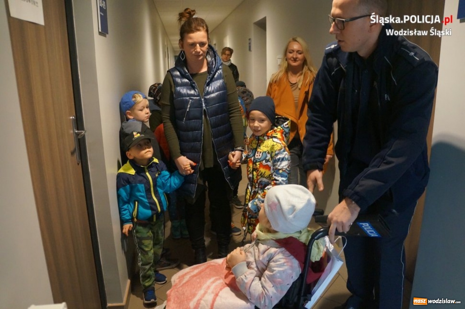 Zdjęcie w galerii na portalu naszwodzislaw.com: Przedszkolaki z wizytą w wodzisławskiej komendzie wiadomości z regionu