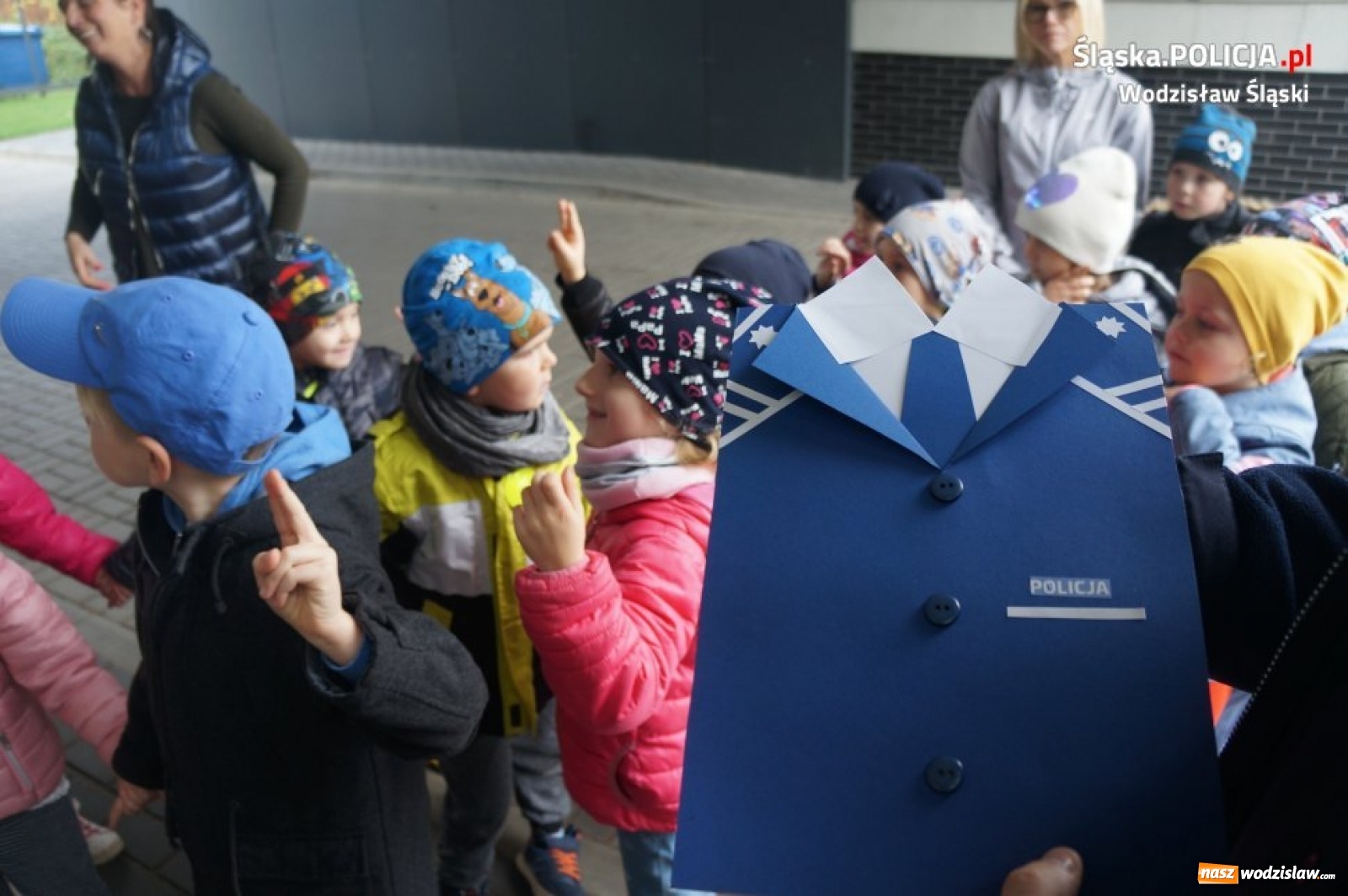 Zdjęcie w galerii na portalu naszwodzislaw.com: Przedszkolaki z wizytą w wodzisławskiej komendzie wiadomości z regionu