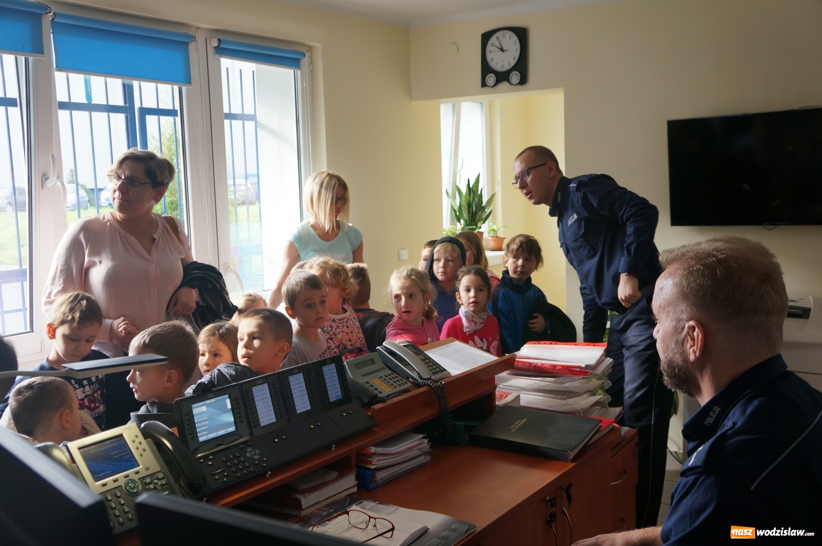 Zdjęcie w galerii na portalu naszwodzislaw.com: Przedszkolaki z wizytą w wodzisławskiej komendzie wiadomości z regionu