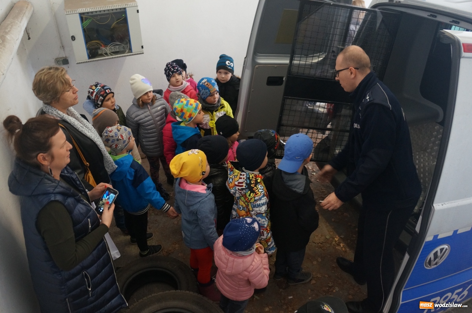 Zdjęcie w galerii na portalu naszwodzislaw.com: Przedszkolaki z wizytą w wodzisławskiej komendzie wiadomości z regionu
