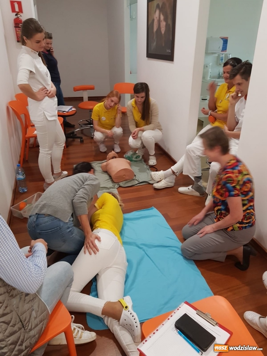 Zdjęcie w galerii na portalu naszwodzislaw.com: Szkolenie warte życia w DenticaCenter  wiadomości z regionu