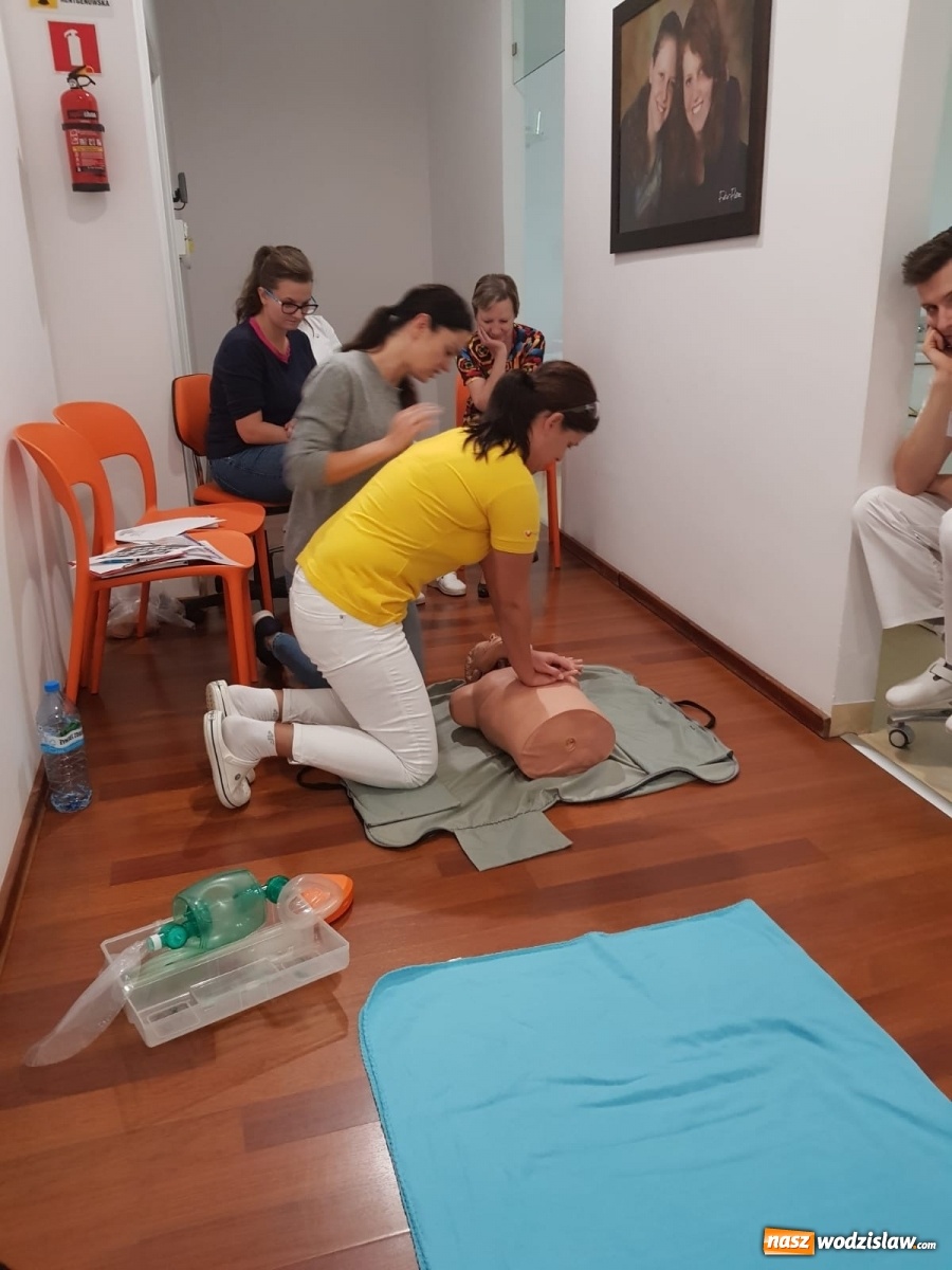 Zdjęcie w galerii na portalu naszwodzislaw.com: Szkolenie warte życia w DenticaCenter  wiadomości z regionu