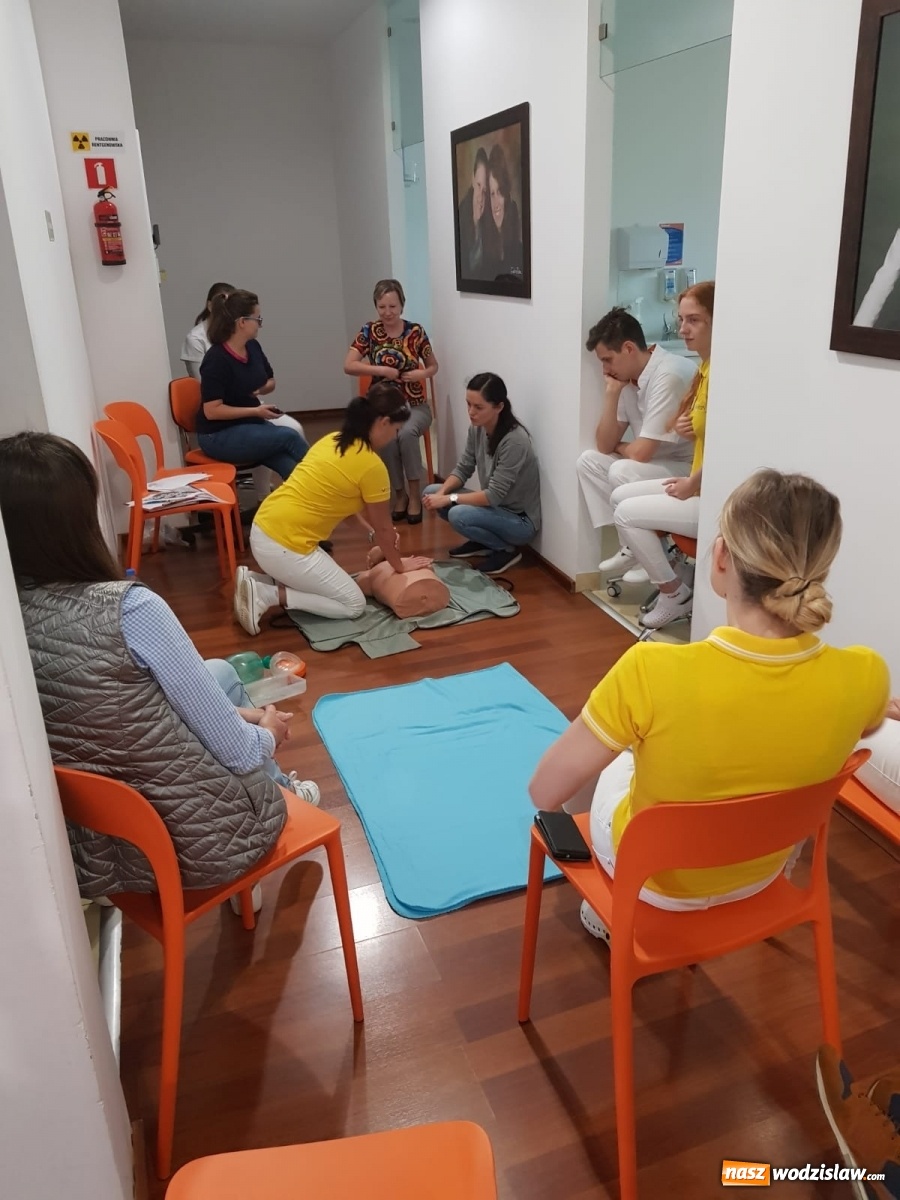 Zdjęcie w galerii na portalu naszwodzislaw.com: Szkolenie warte życia w DenticaCenter  wiadomości z regionu