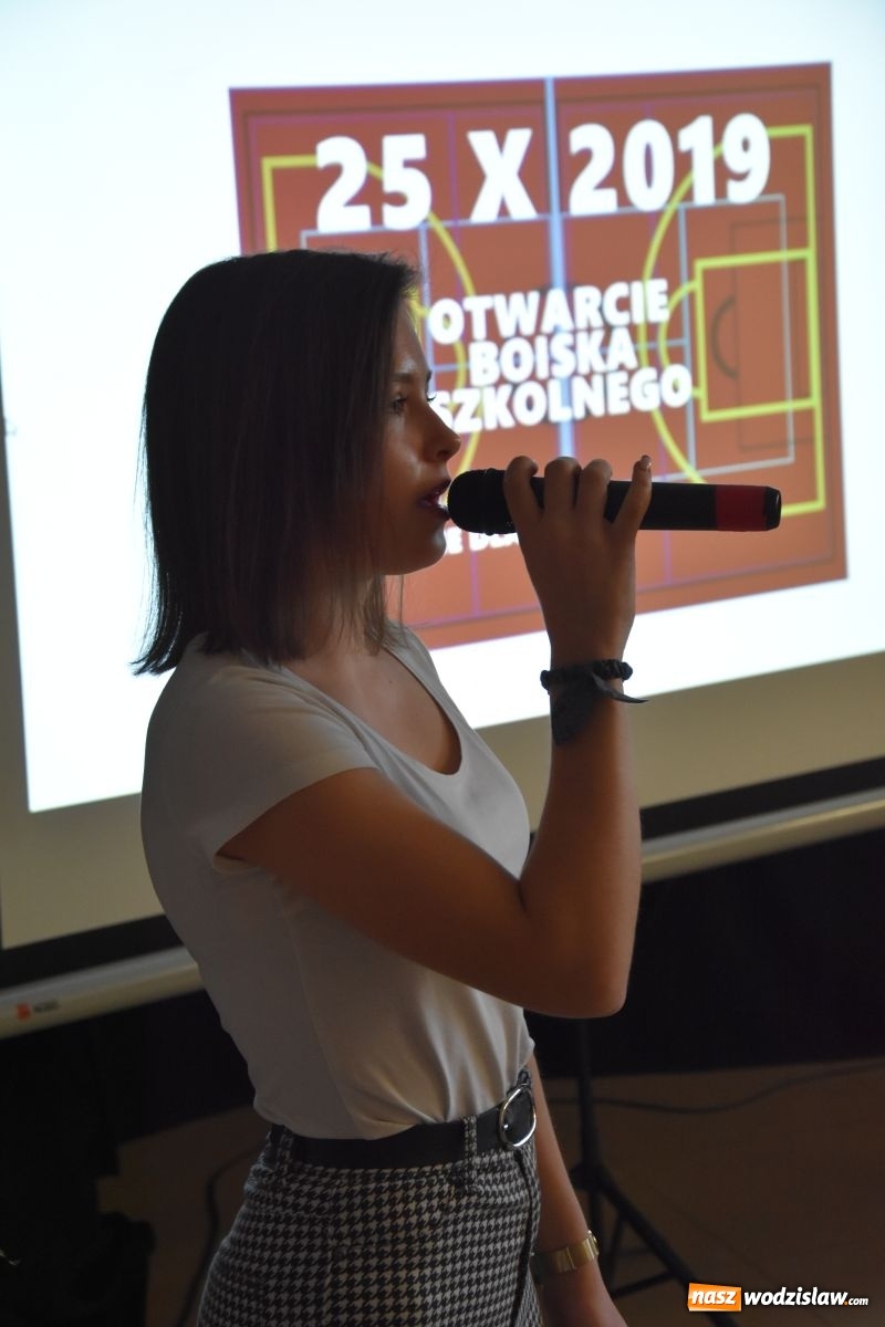 Zdjęcie w galerii na portalu naszwodzislaw.com: Boisko przy Tischnerze oficjalnie otwarte wiadomości z regionu