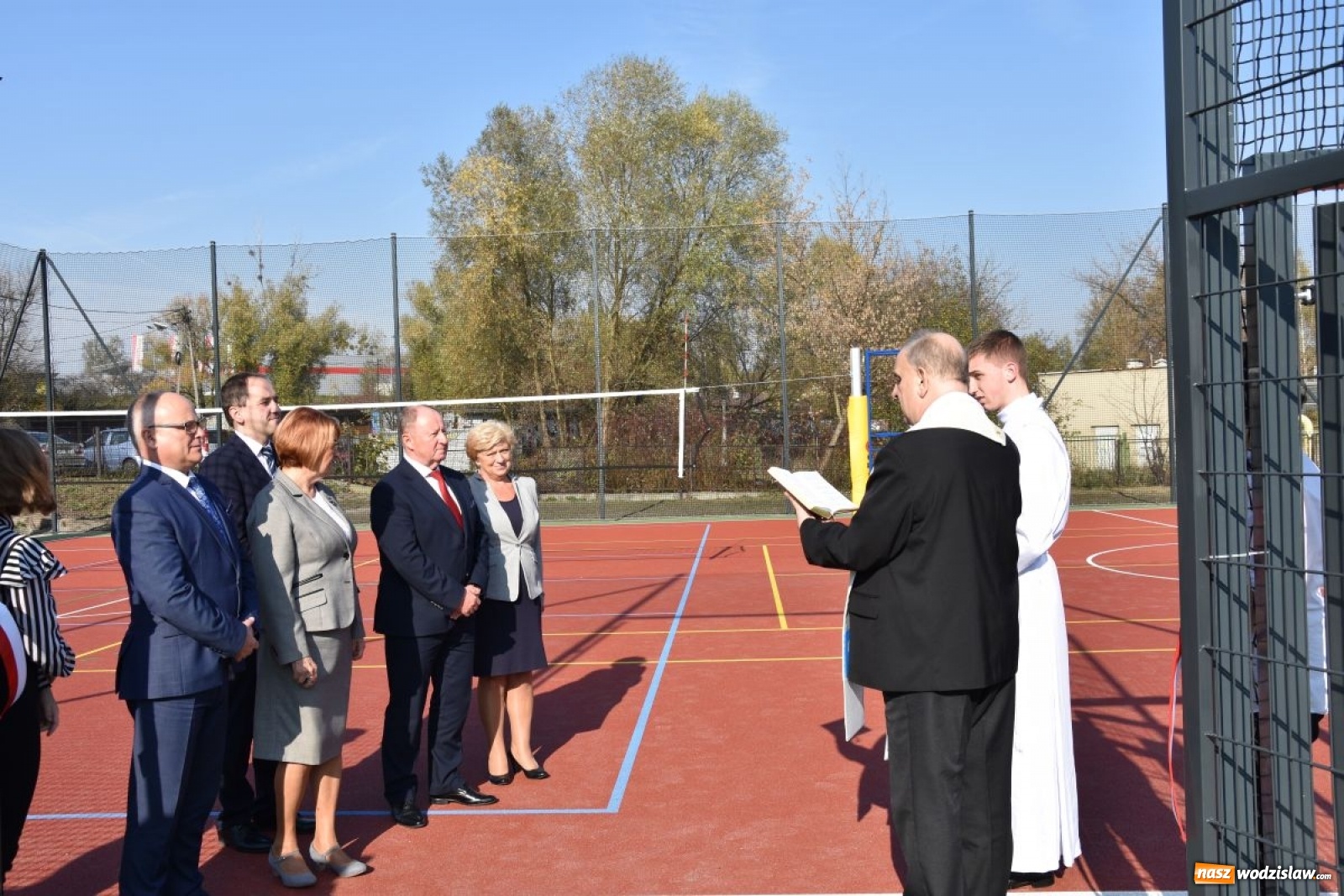 Zdjęcie w galerii na portalu naszwodzislaw.com: Boisko przy Tischnerze oficjalnie otwarte wiadomości z regionu