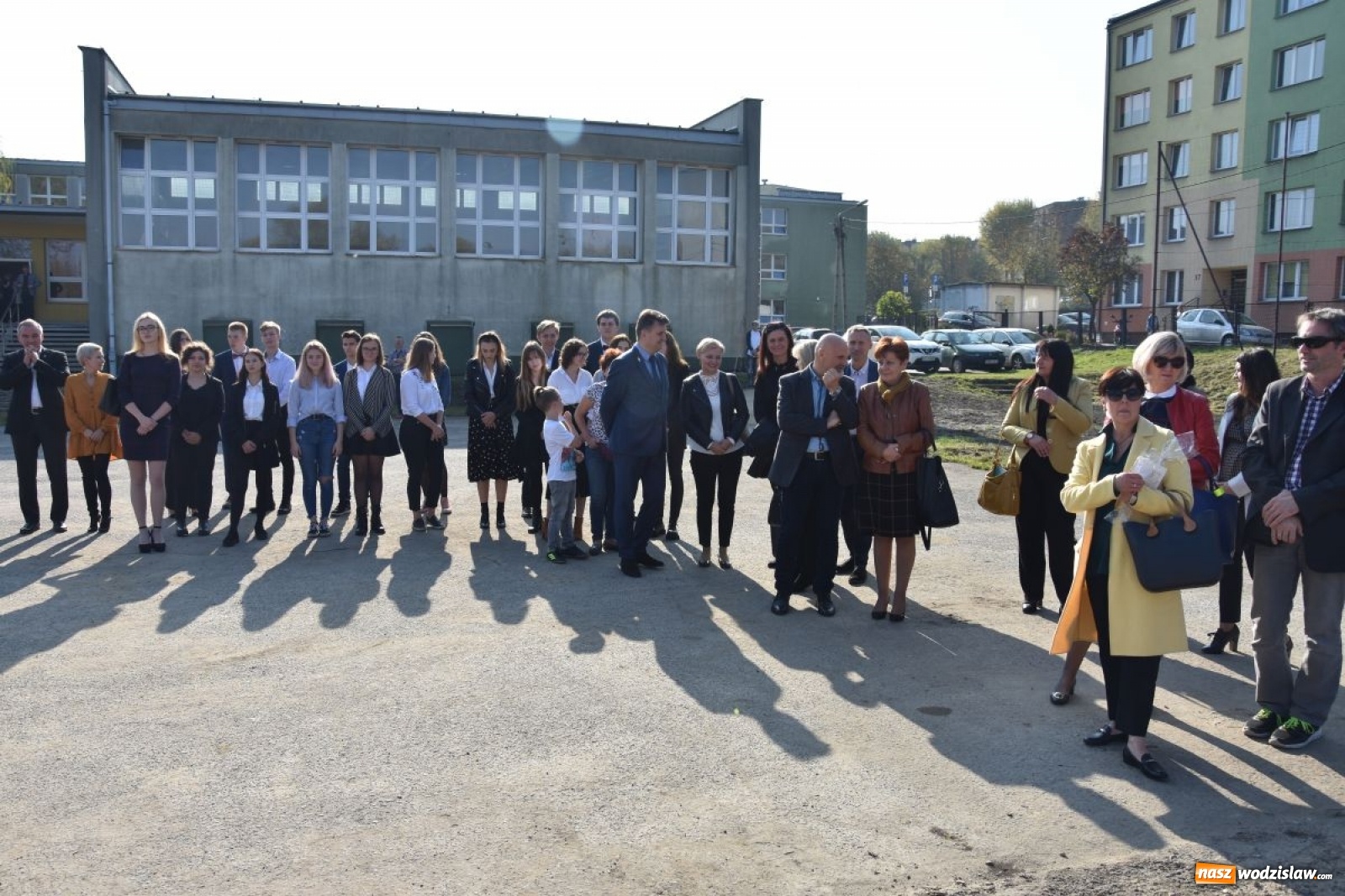 Zdjęcie w galerii na portalu naszwodzislaw.com: Boisko przy Tischnerze oficjalnie otwarte wiadomości z regionu