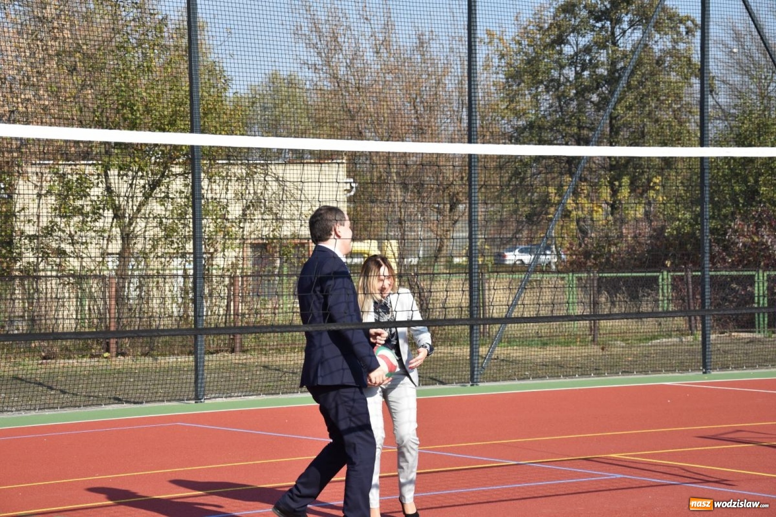 Zdjęcie w galerii na portalu naszwodzislaw.com: Boisko przy Tischnerze oficjalnie otwarte wiadomości z regionu