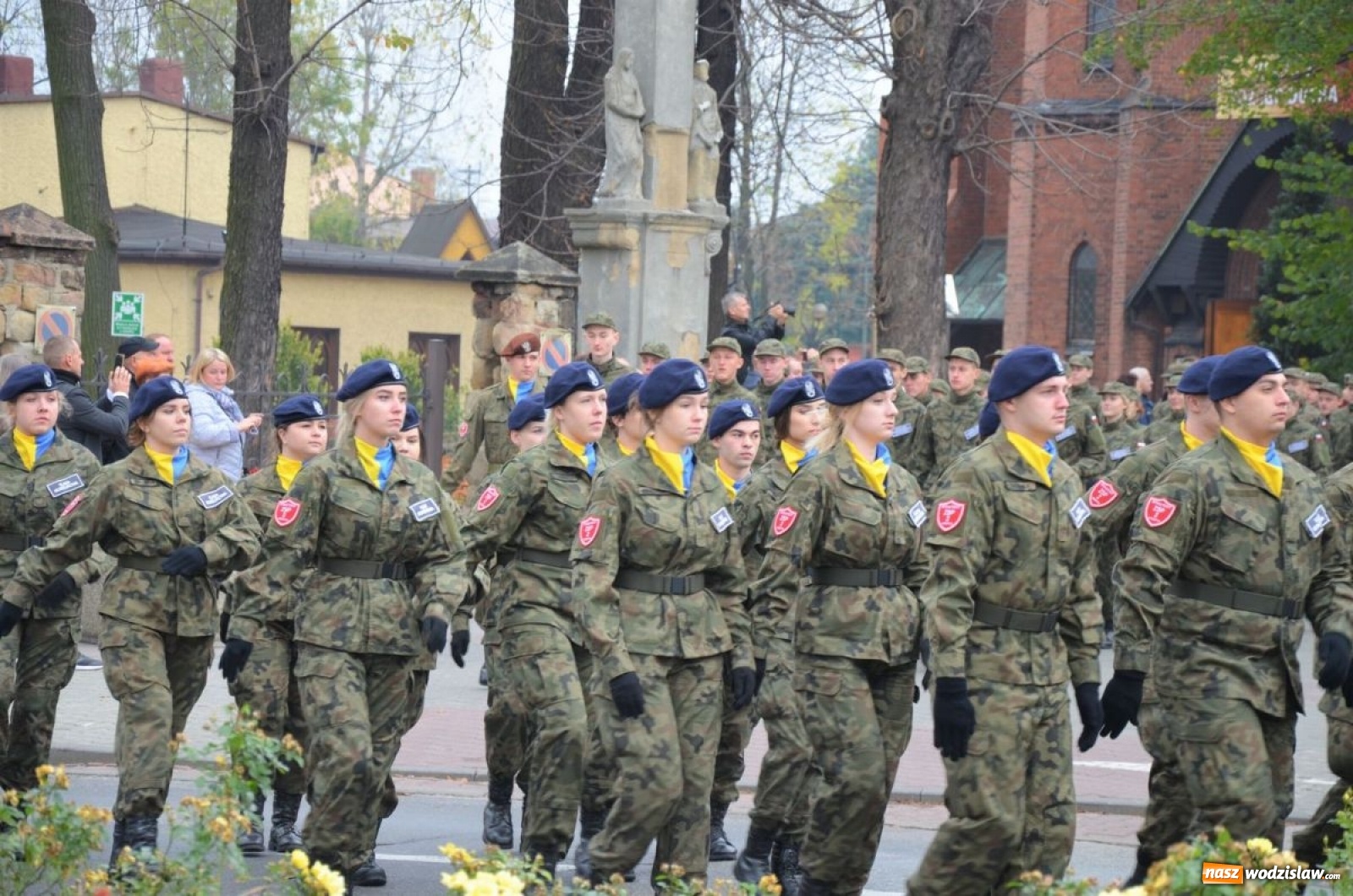 Zdjęcie w galerii na portalu naszwodzislaw.com: Młodzi mundurowi złożyli ślubowanie wiadomości z regionu