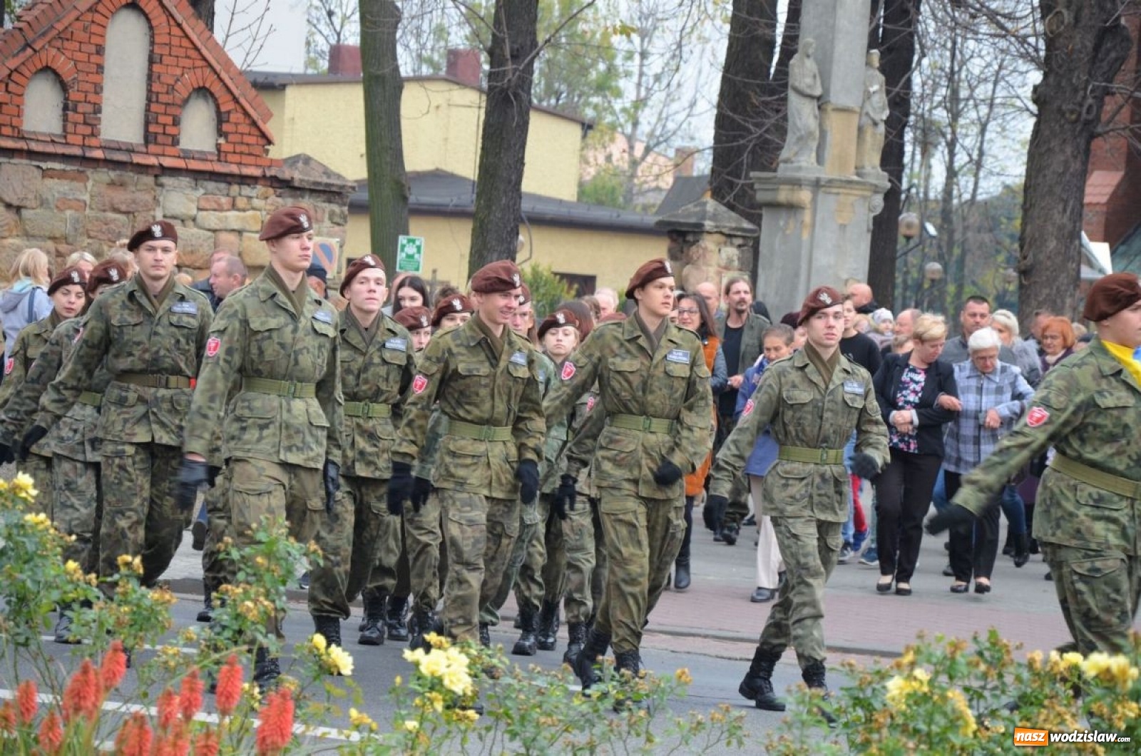Zdjęcie w galerii na portalu naszwodzislaw.com: Młodzi mundurowi złożyli ślubowanie wiadomości z regionu