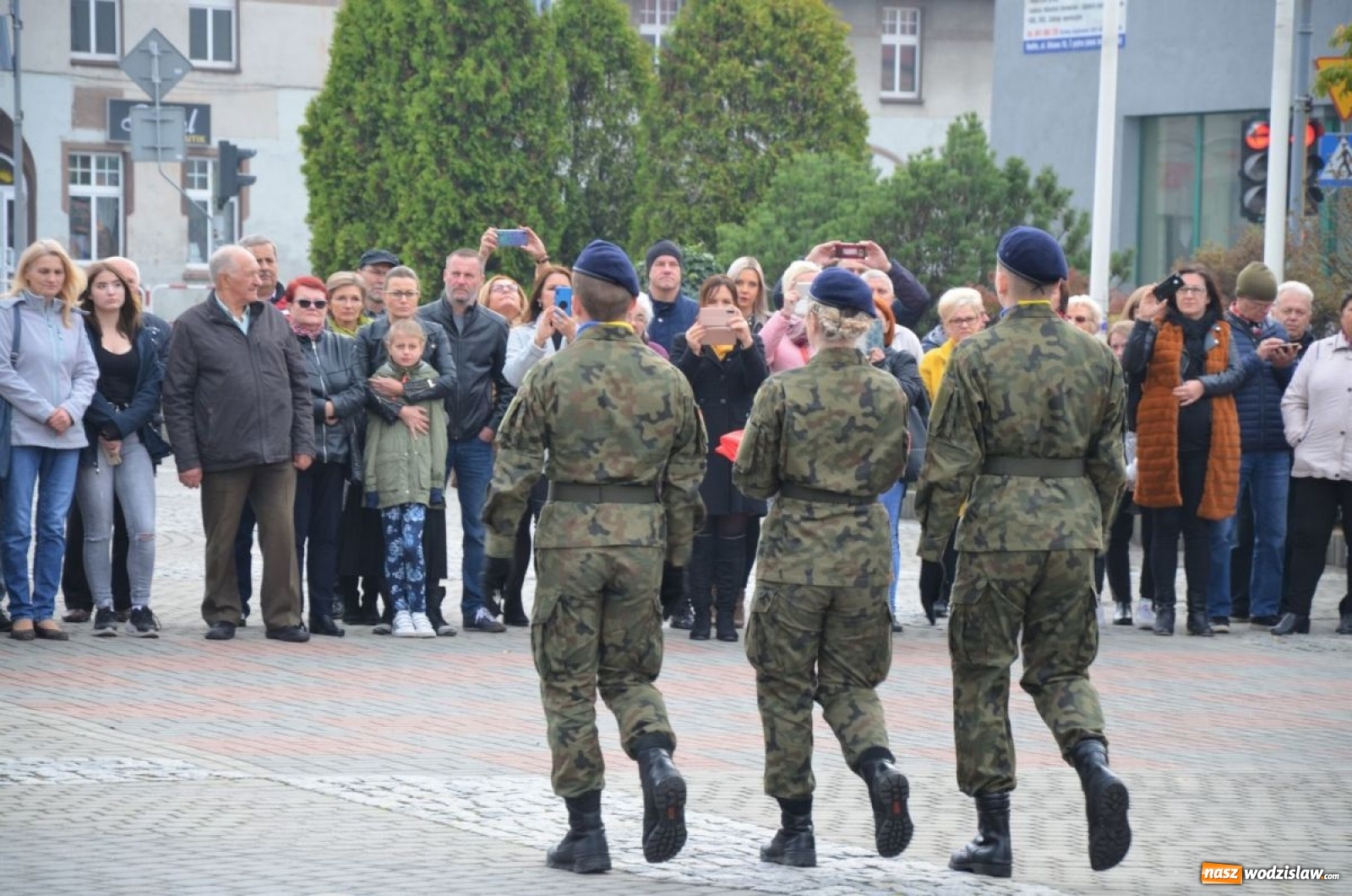 Zdjęcie w galerii na portalu naszwodzislaw.com: Młodzi mundurowi złożyli ślubowanie wiadomości z regionu