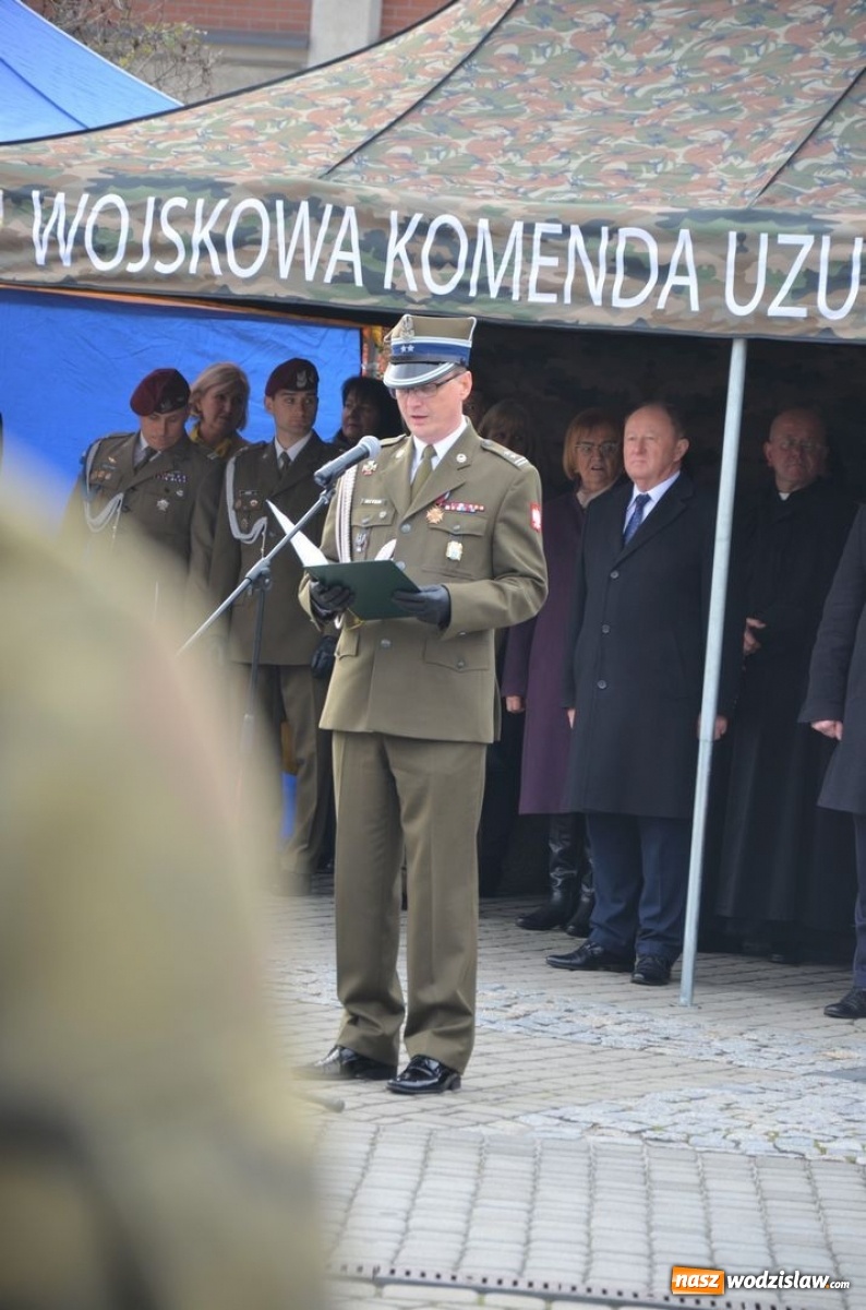 Zdjęcie w galerii na portalu naszwodzislaw.com: Młodzi mundurowi złożyli ślubowanie wiadomości z regionu