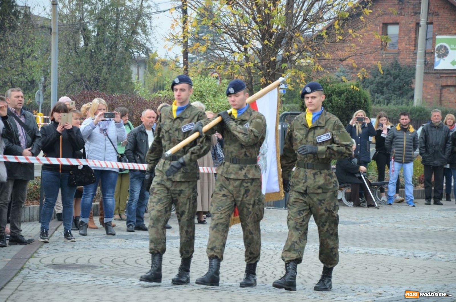 Zdjęcie w galerii na portalu naszwodzislaw.com: Młodzi mundurowi złożyli ślubowanie wiadomości z regionu