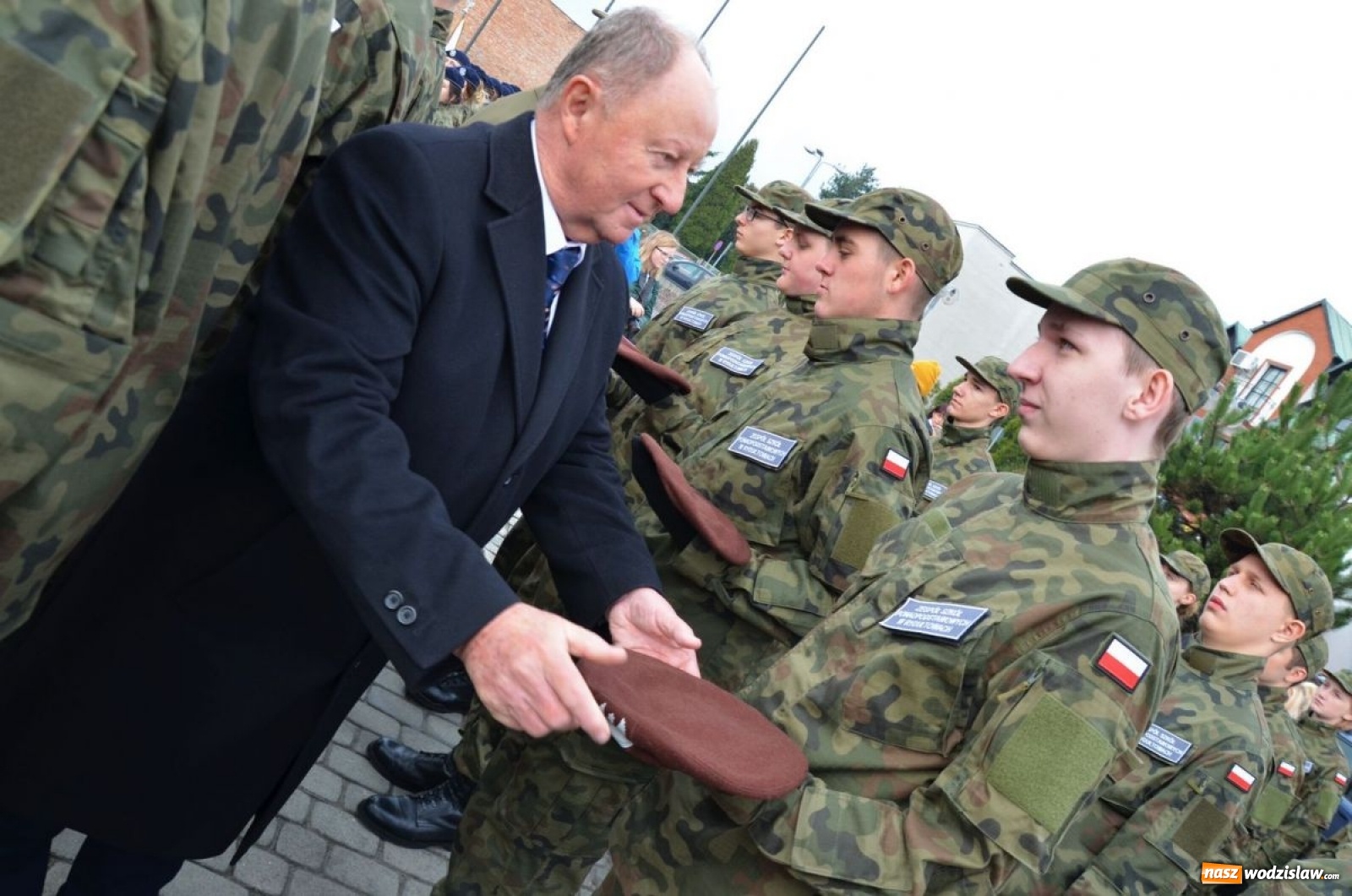 Zdjęcie w galerii na portalu naszwodzislaw.com: Młodzi mundurowi złożyli ślubowanie wiadomości z regionu