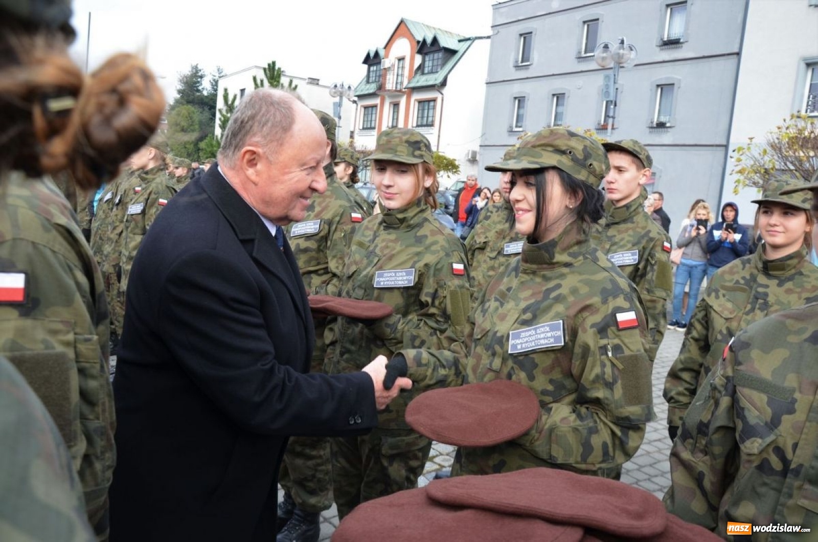 Zdjęcie w galerii na portalu naszwodzislaw.com: Młodzi mundurowi złożyli ślubowanie wiadomości z regionu