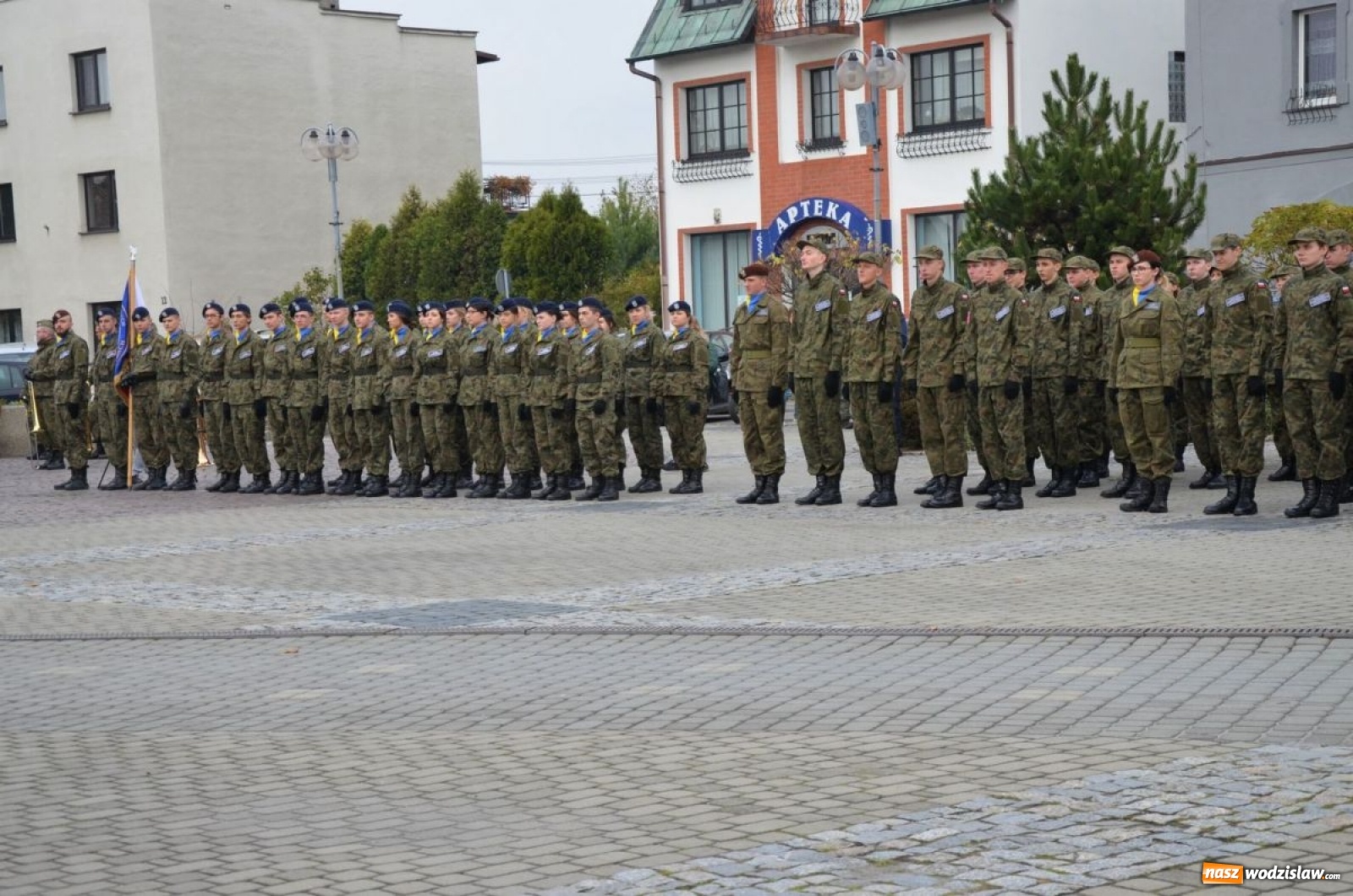 Zdjęcie w galerii na portalu naszwodzislaw.com: Młodzi mundurowi złożyli ślubowanie wiadomości z regionu