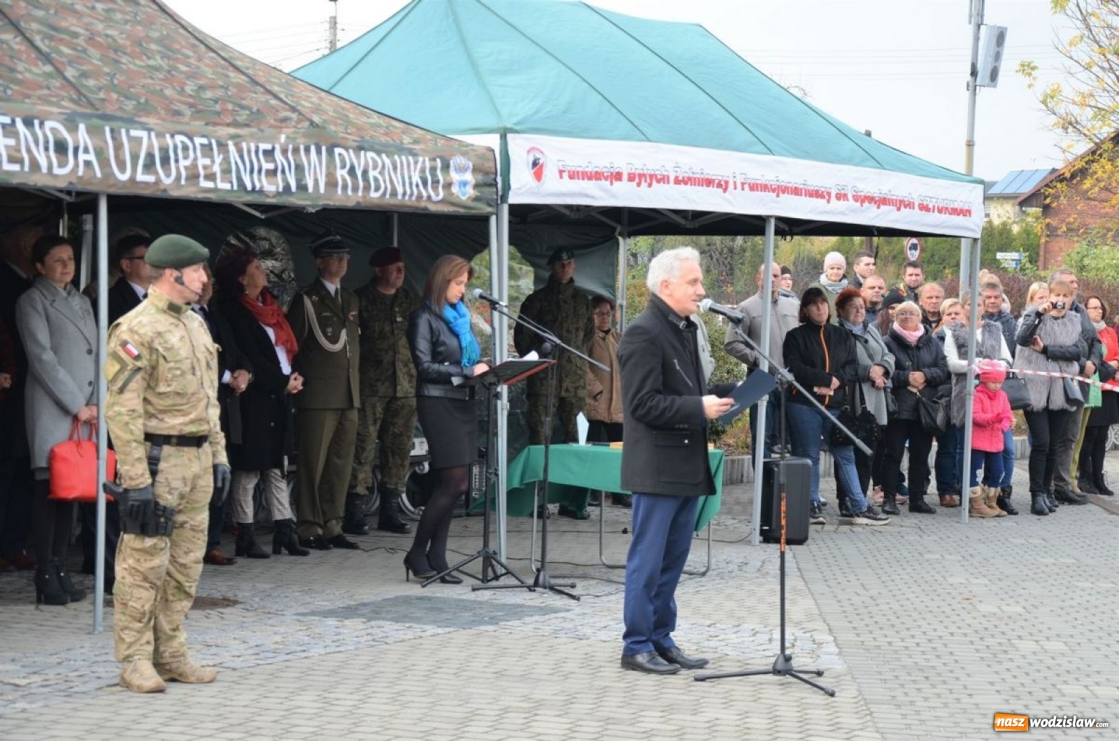 Zdjęcie w galerii na portalu naszwodzislaw.com: Młodzi mundurowi złożyli ślubowanie wiadomości z regionu