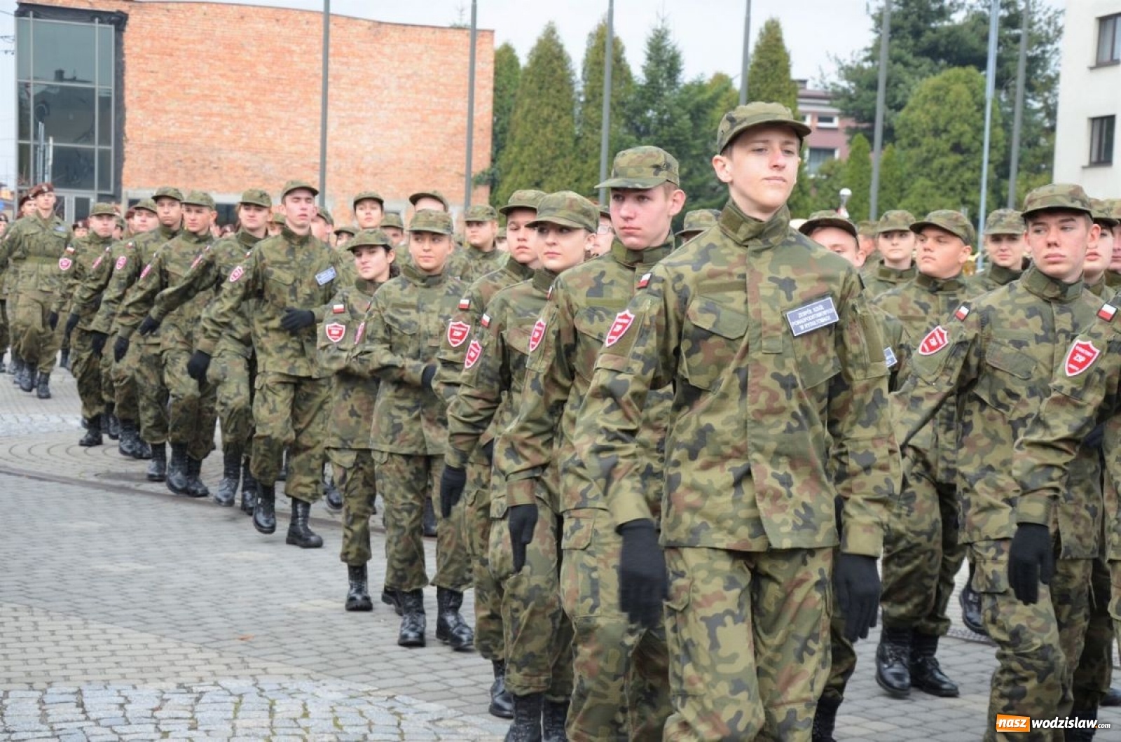 Zdjęcie w galerii na portalu naszwodzislaw.com: Młodzi mundurowi złożyli ślubowanie wiadomości z regionu