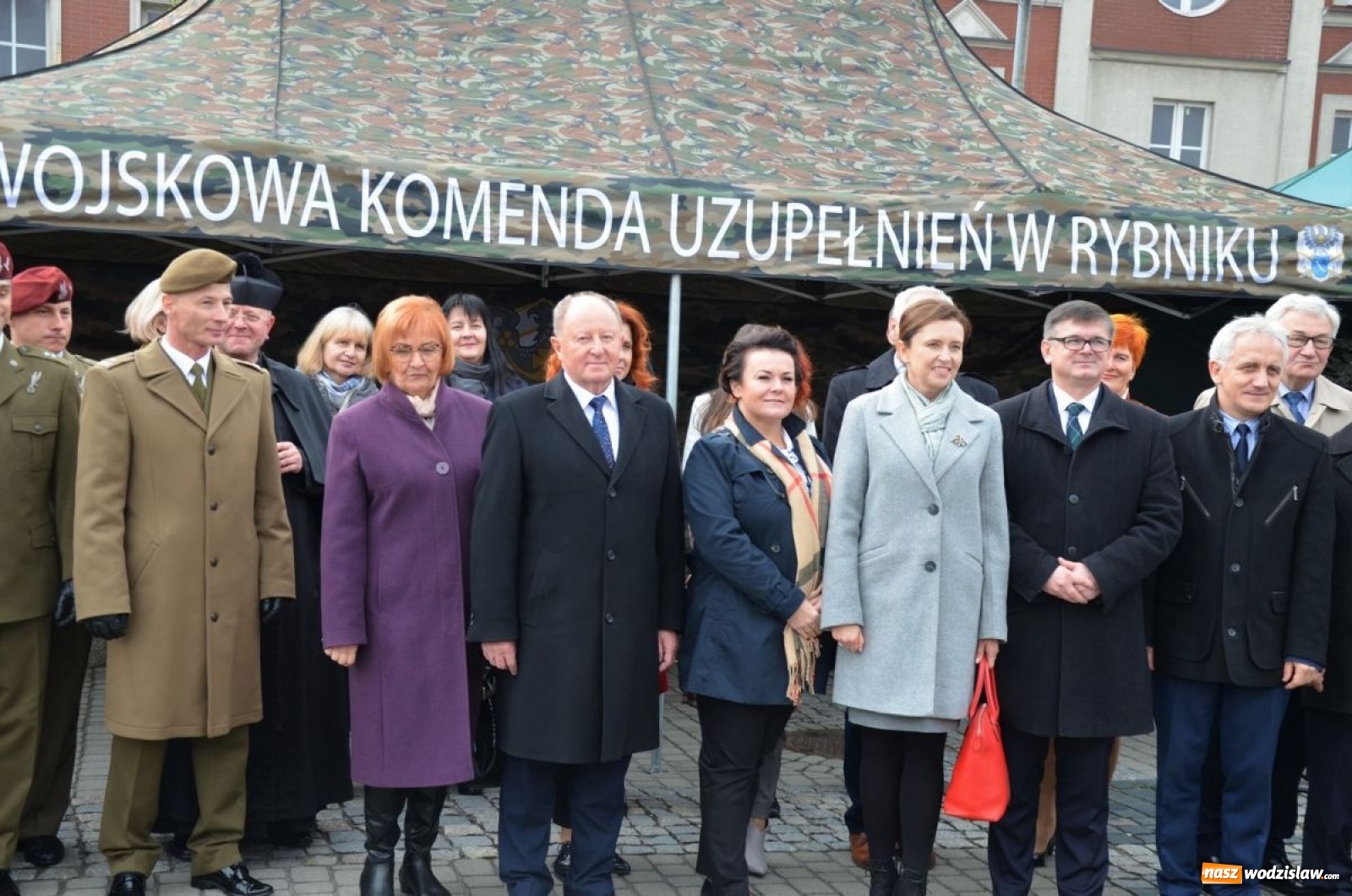 Zdjęcie w galerii na portalu naszwodzislaw.com: Młodzi mundurowi złożyli ślubowanie wiadomości z regionu