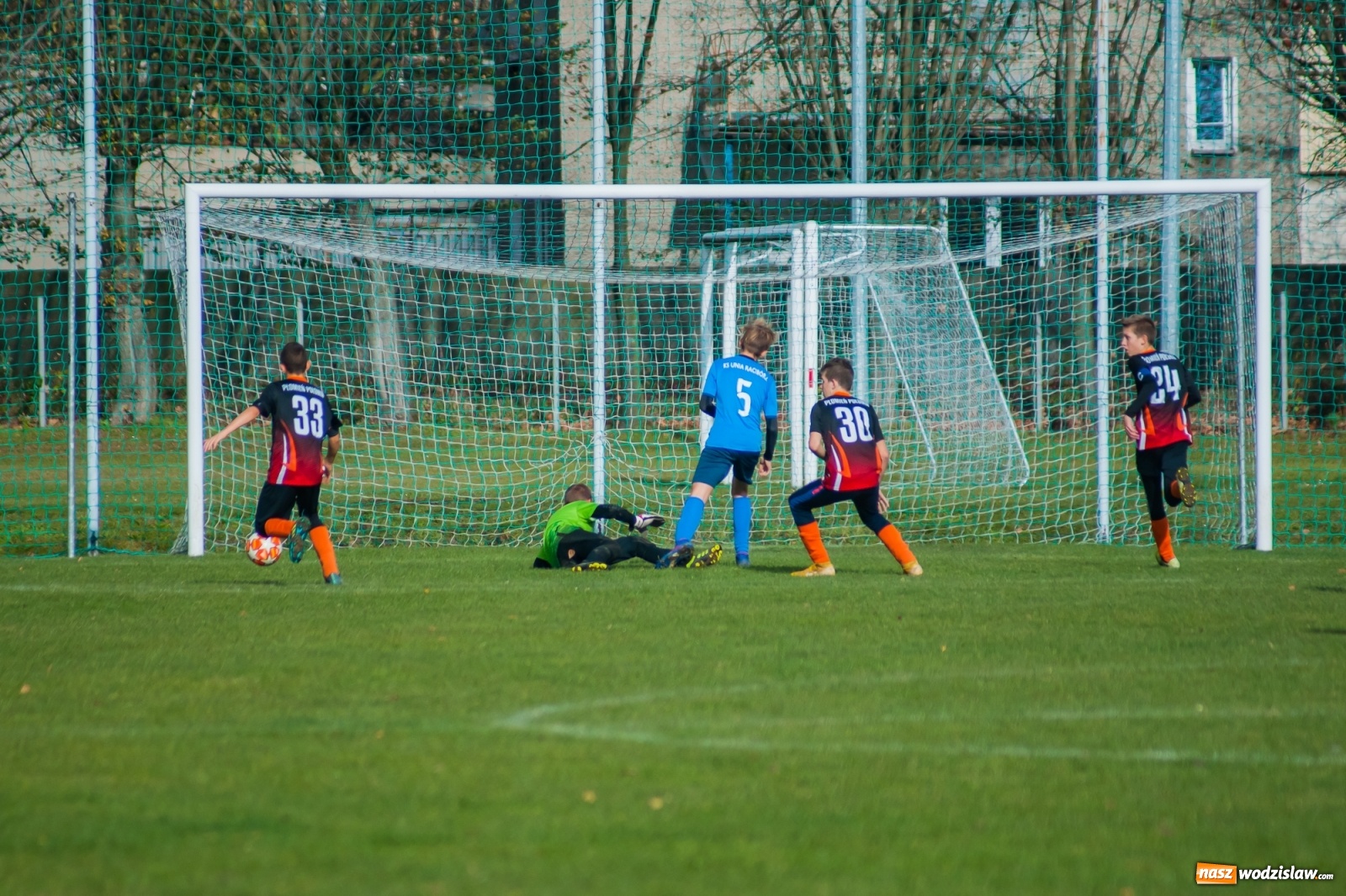 Zdjęcie w galerii na portalu naszwodzislaw.com: Trampkarze Unii bezlitośni dla Połomi [FOTO] wiadomości z regionu