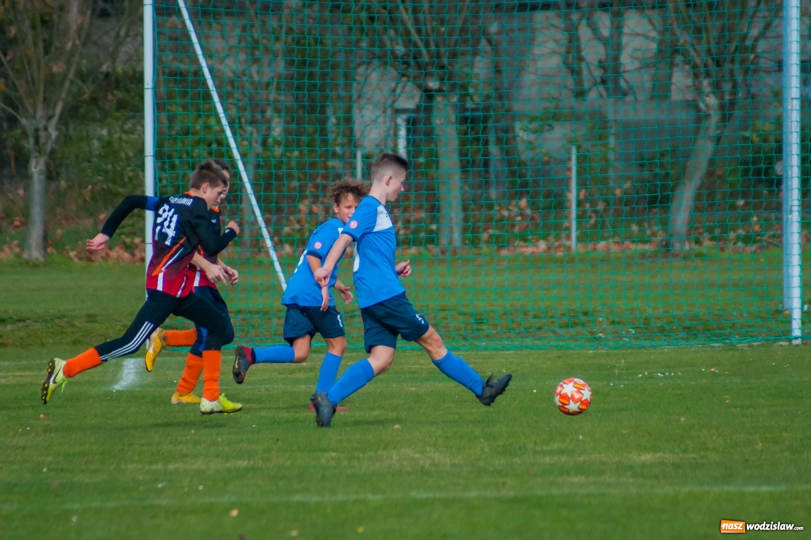 Zdjęcie w galerii na portalu naszwodzislaw.com: Trampkarze Unii bezlitośni dla Połomi [FOTO] wiadomości z regionu