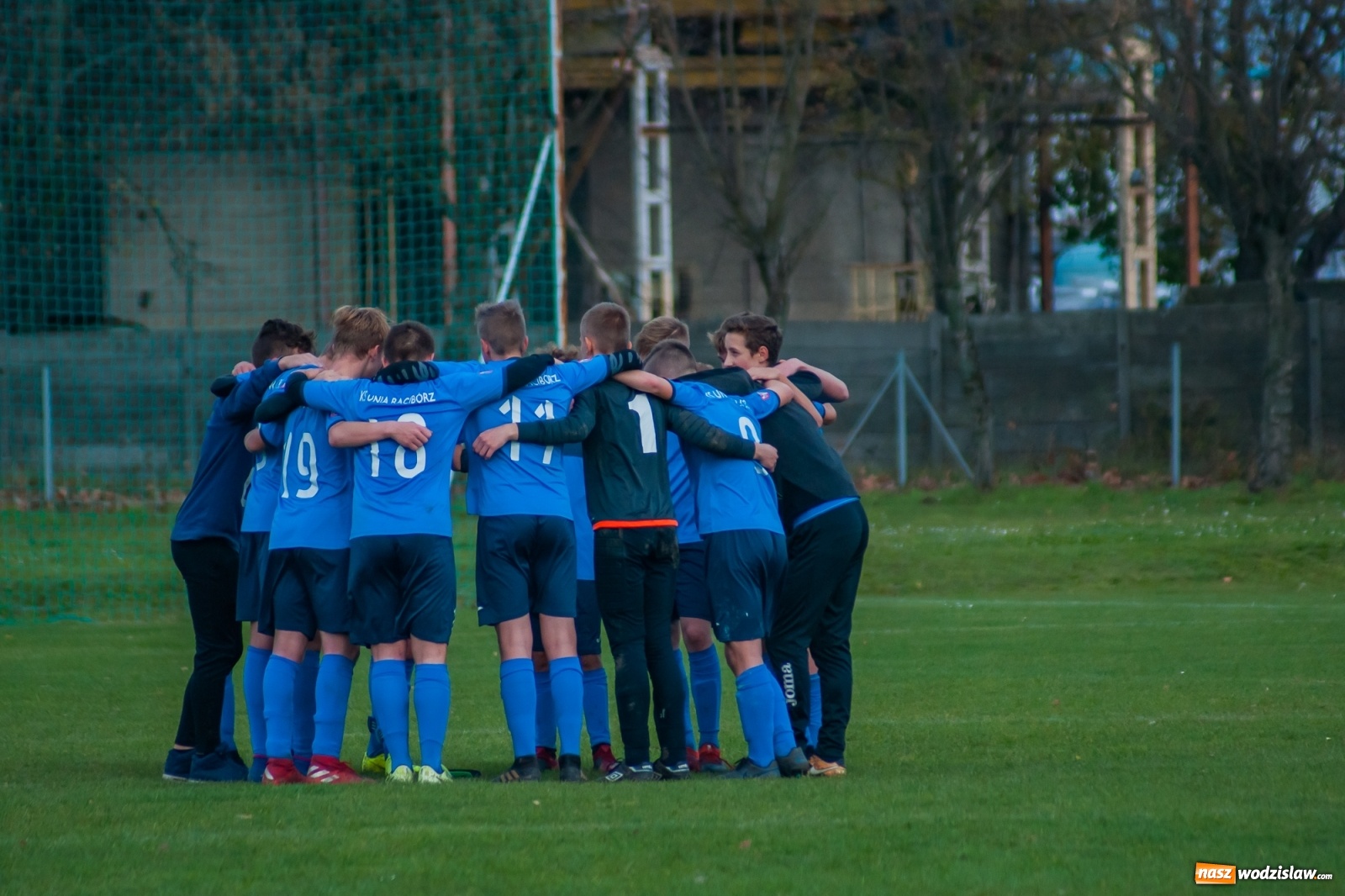 Zdjęcie w galerii na portalu naszwodzislaw.com: Trampkarze Unii bezlitośni dla Połomi [FOTO] wiadomości z regionu