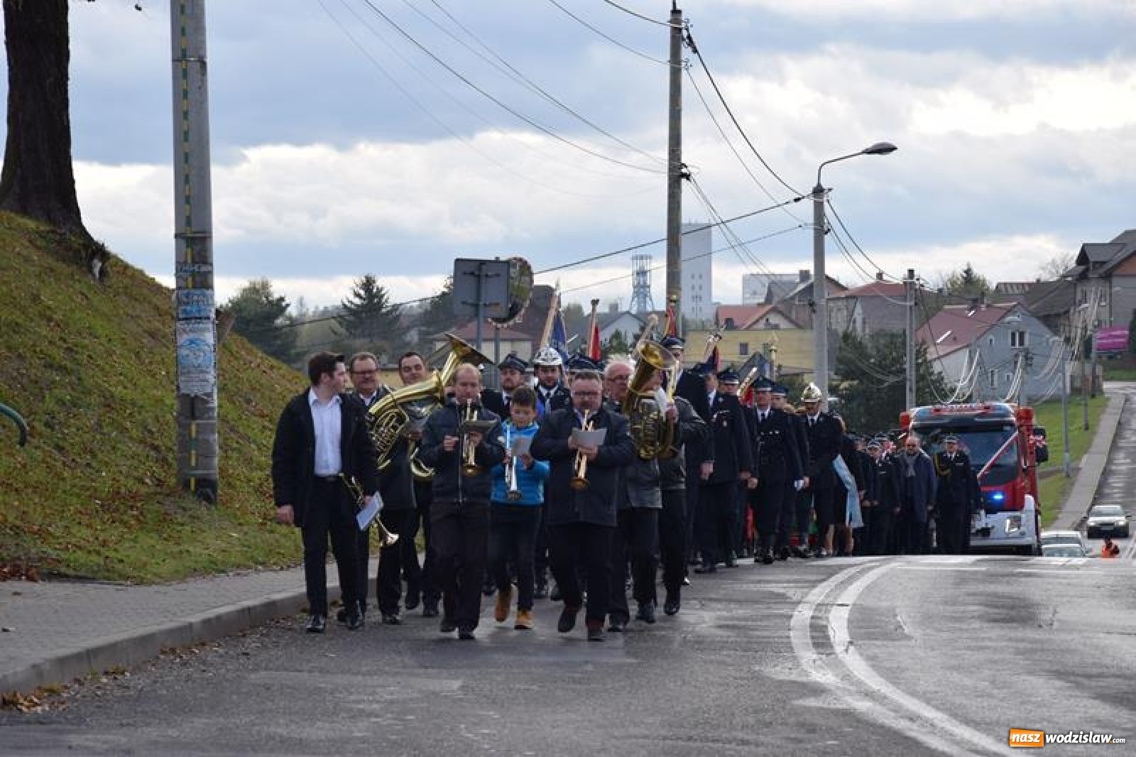 Zdjęcie w galerii na portalu naszwodzislaw.com: Ochotnicy z Połomi z nowym wozem bojowym wiadomości z regionu