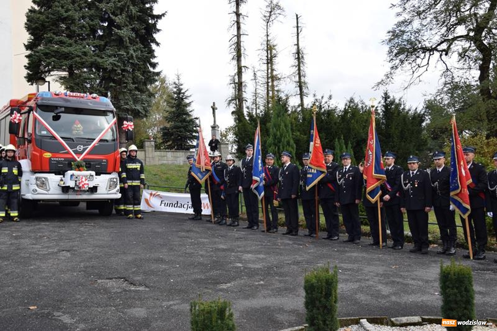 Zdjęcie w galerii na portalu naszwodzislaw.com: Ochotnicy z Połomi z nowym wozem bojowym wiadomości z regionu
