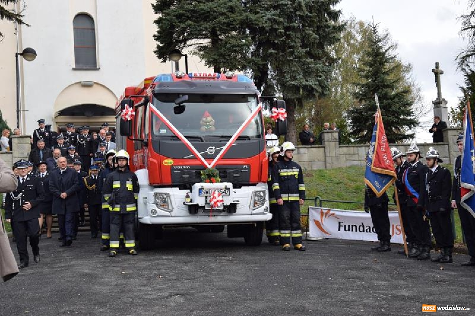 Zdjęcie w galerii na portalu naszwodzislaw.com: Ochotnicy z Połomi z nowym wozem bojowym wiadomości z regionu