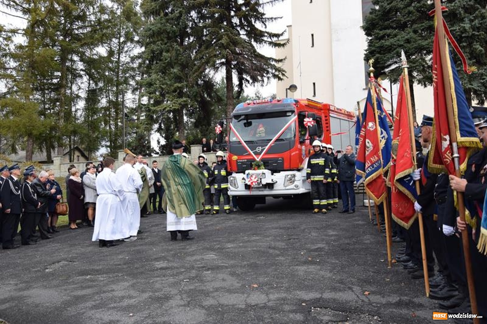 Zdjęcie w galerii na portalu naszwodzislaw.com: Ochotnicy z Połomi z nowym wozem bojowym wiadomości z regionu