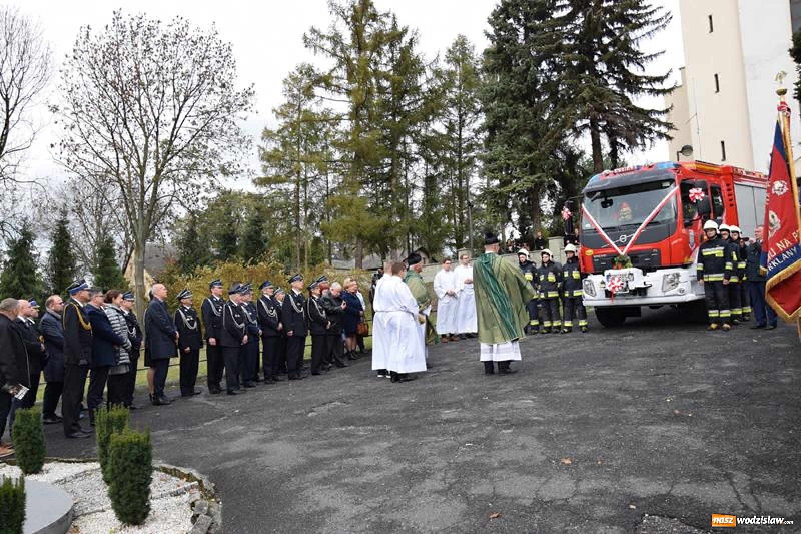 Zdjęcie w galerii na portalu naszwodzislaw.com: Ochotnicy z Połomi z nowym wozem bojowym wiadomości z regionu