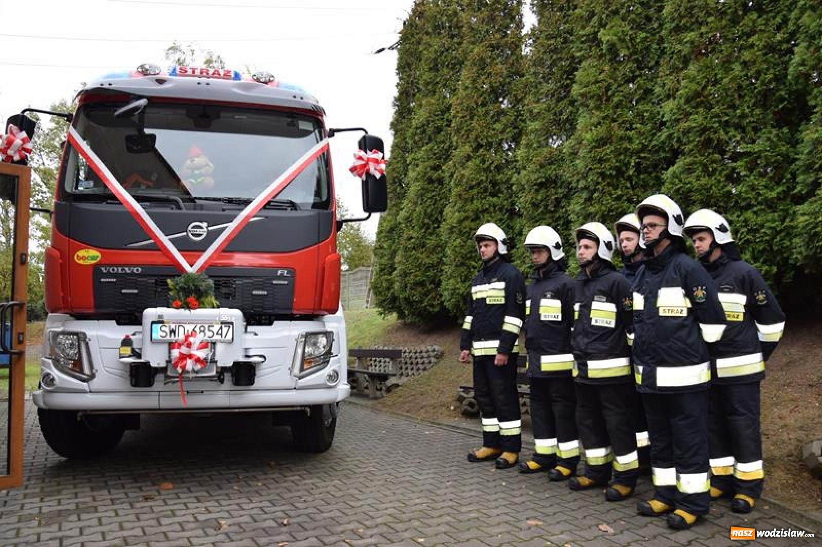 Zdjęcie w galerii na portalu naszwodzislaw.com: Ochotnicy z Połomi z nowym wozem bojowym wiadomości z regionu