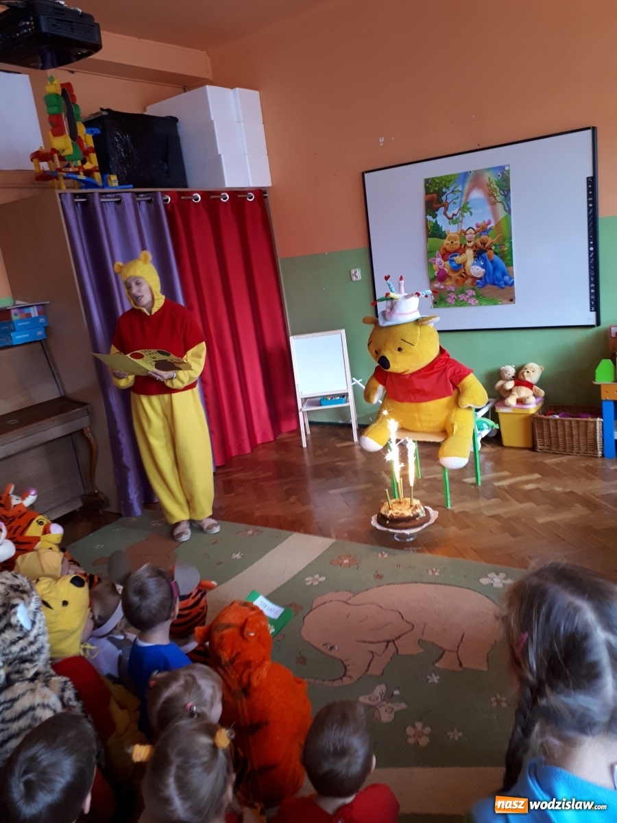 Zdjęcie w galerii na portalu naszwodzislaw.com: Urodziny Kubusia Puchatka w PP4 wiadomości z regionu