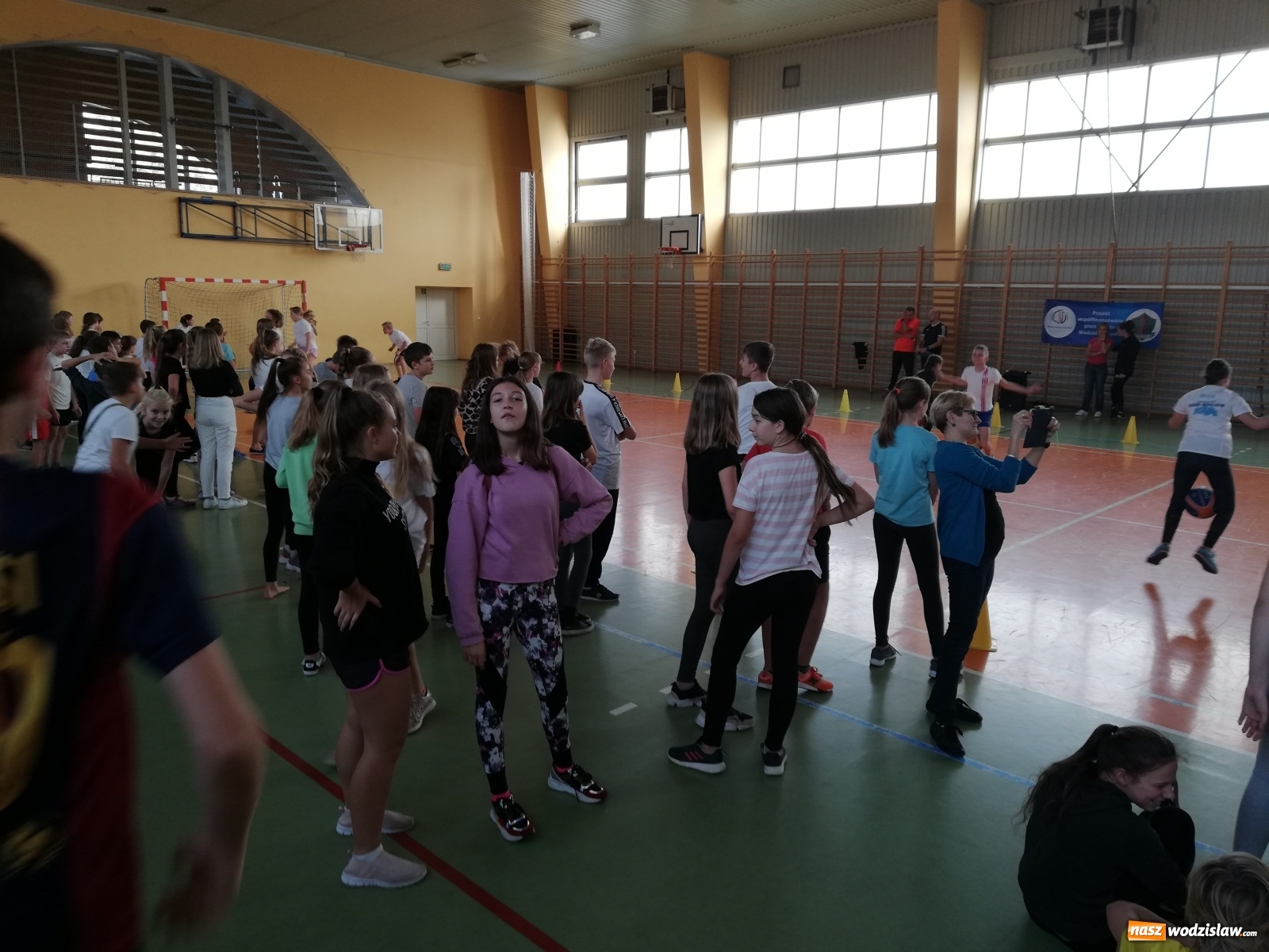 Zdjęcie w galerii na portalu naszwodzislaw.com: Festiwal Sportu SP8 i SP9 wiadomości z regionu