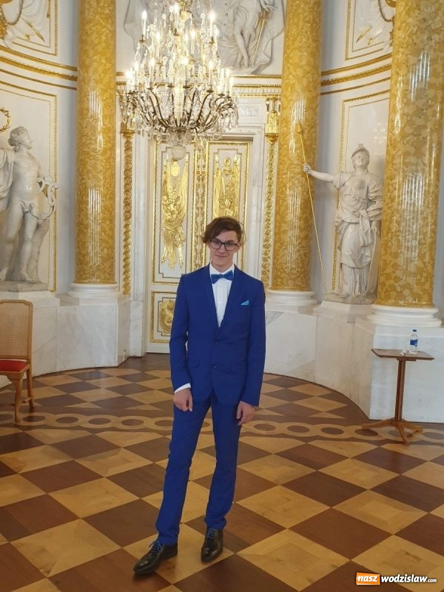 Zdjęcie w galerii na portalu naszwodzislaw.com: Przyznano nagrody i stypendia dla młodzieży powiatowych szkół wiadomości z regionu