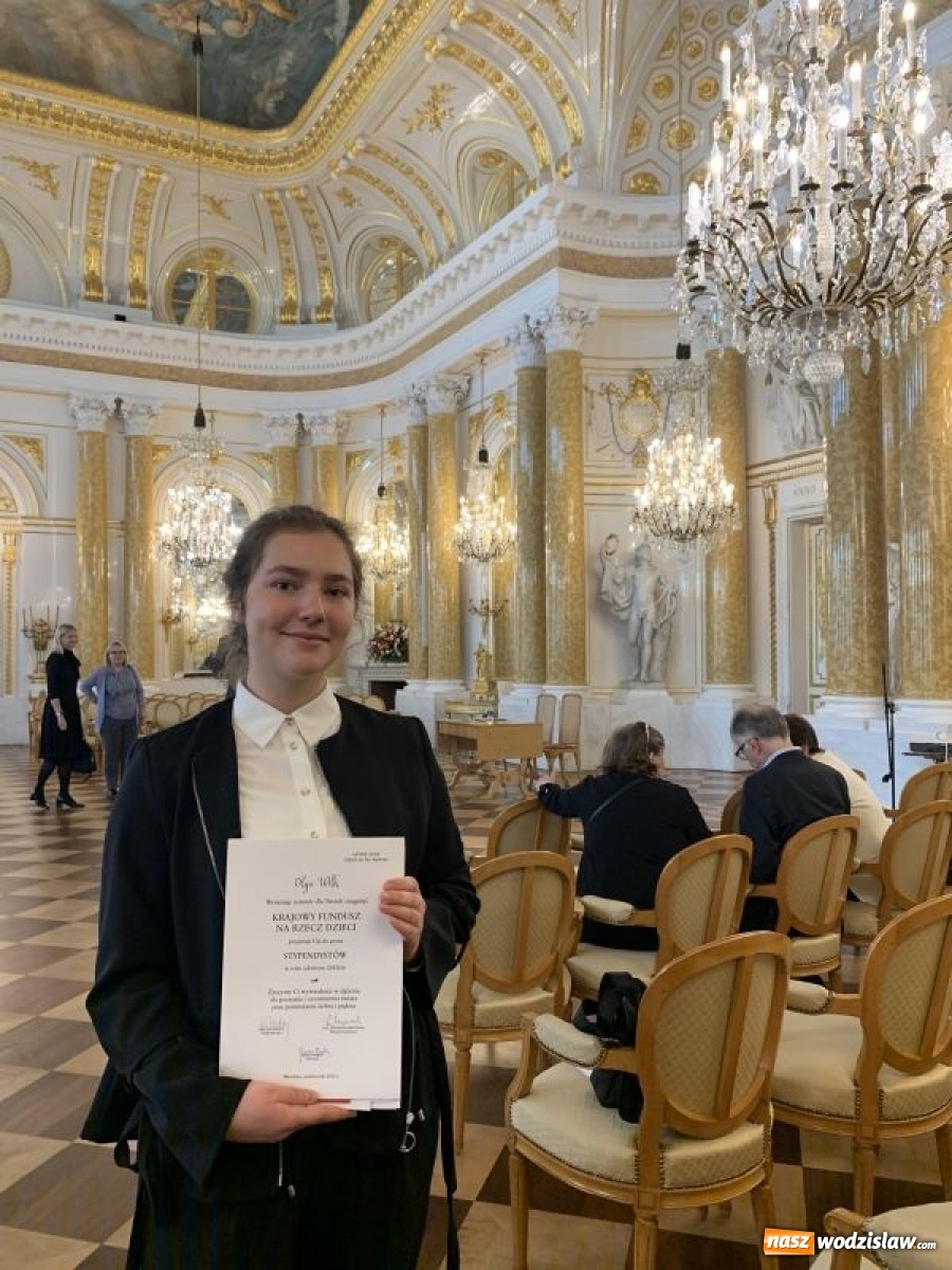 Zdjęcie w galerii na portalu naszwodzislaw.com: Przyznano nagrody i stypendia dla młodzieży powiatowych szkół wiadomości z regionu