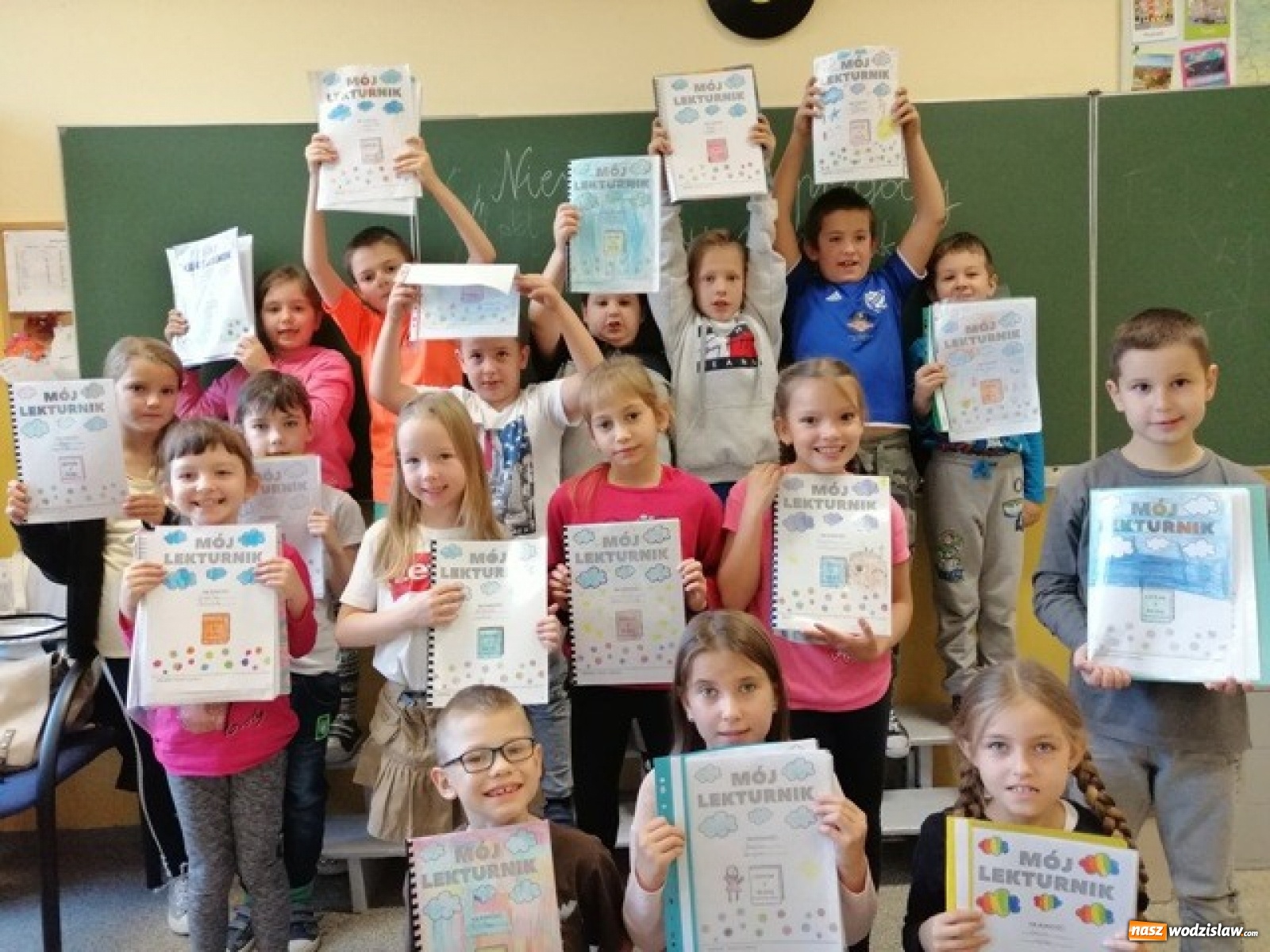 Zdjęcie w galerii na portalu naszwodzislaw.com: Niesamowite przygody dziesięciu skarpetek w SP5 wiadomości z regionu