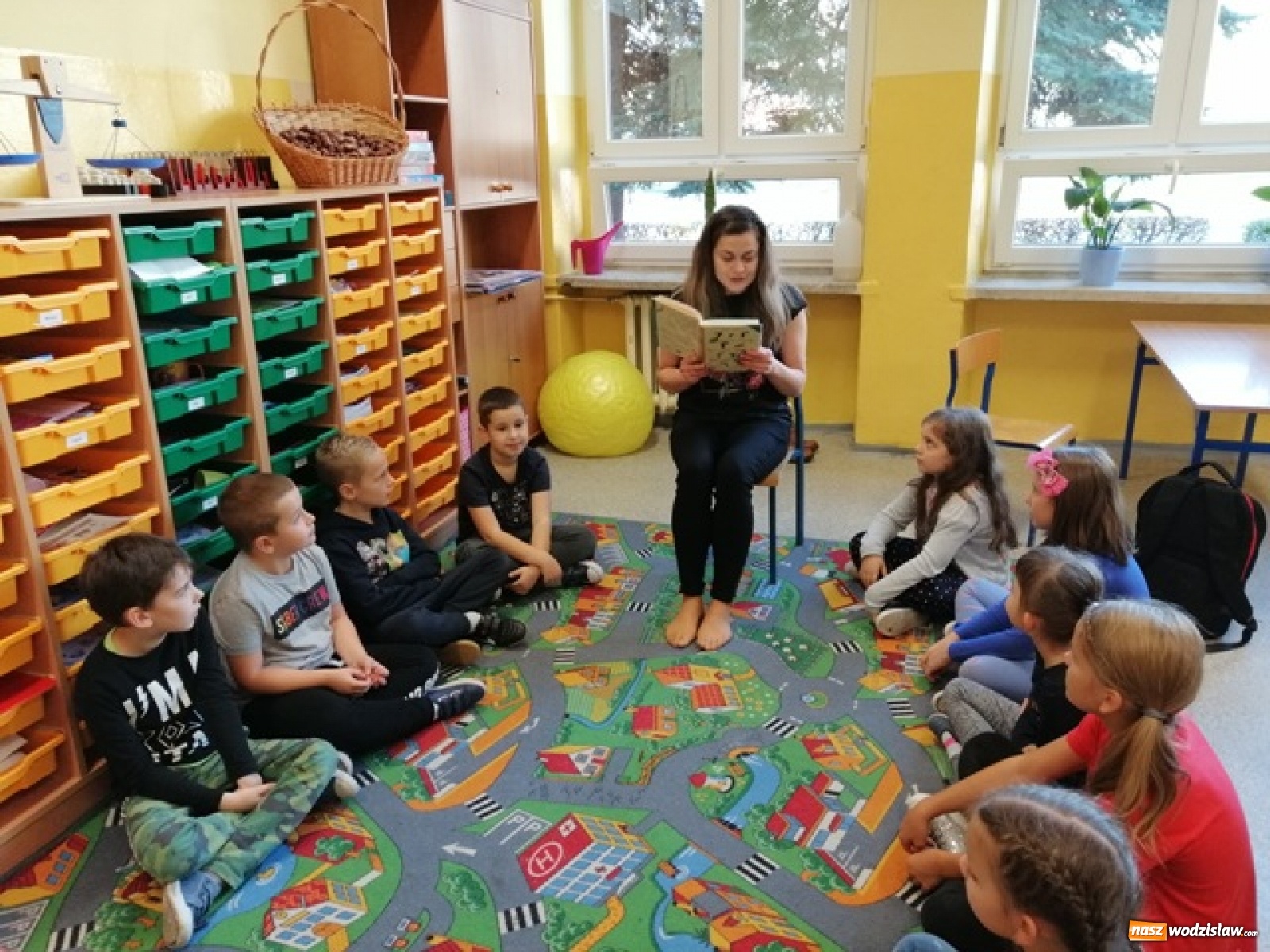 Zdjęcie w galerii na portalu naszwodzislaw.com: Niesamowite przygody dziesięciu skarpetek w SP5 wiadomości z regionu