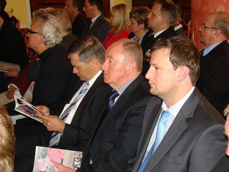 Zdjęcie w galerii na portalu naszwodzislaw.com: Obdarowała go błogosławieństwem  wiadomości z regionu