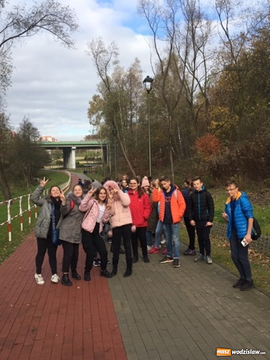 Zdjęcie w galerii na portalu naszwodzislaw.com: Uczniowie SP4 spotkali się z historią i kulturą wiadomości z regionu