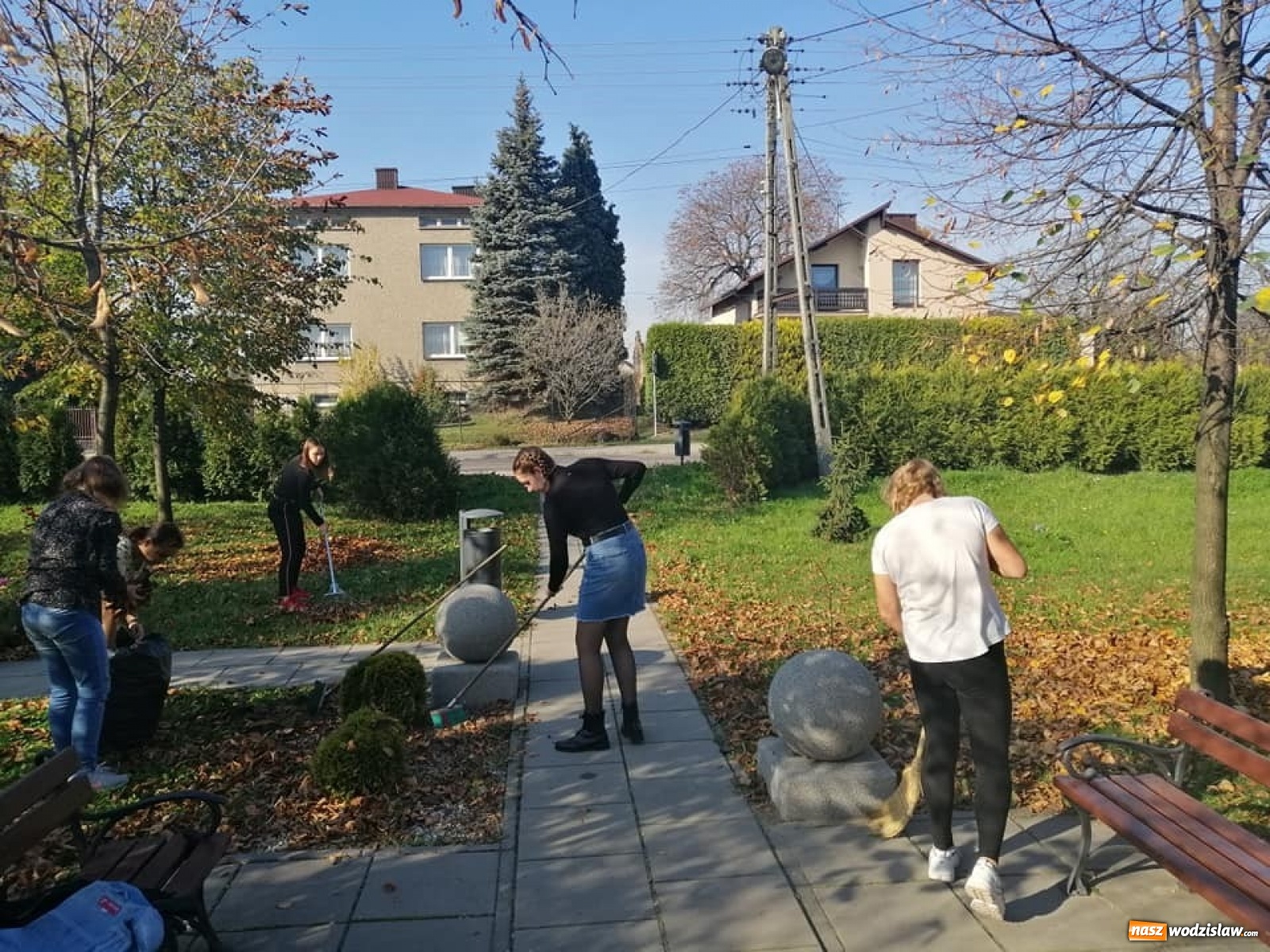 Zdjęcie w galerii na portalu naszwodzislaw.com: W SP 15 pamiętają o bohaterach wiadomości z regionu