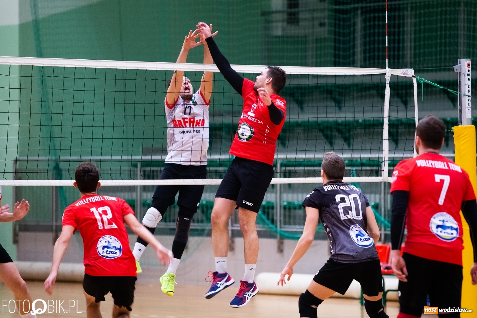 Zdjęcie w galerii na portalu naszwodzislaw.com: Siatkarski rollercoaster w Arenie Rafako. Raciborzanie górą! [FOTO i WIDEO] wiadomości z regionu