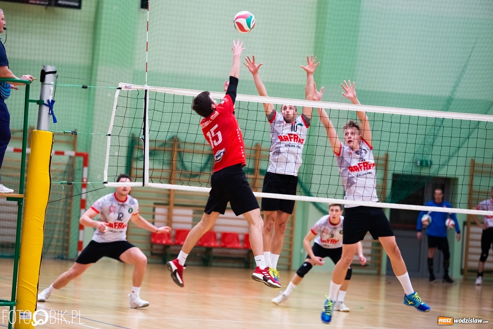 Zdjęcie w galerii na portalu naszwodzislaw.com: Siatkarski rollercoaster w Arenie Rafako. Raciborzanie górą! [FOTO i WIDEO] wiadomości z regionu