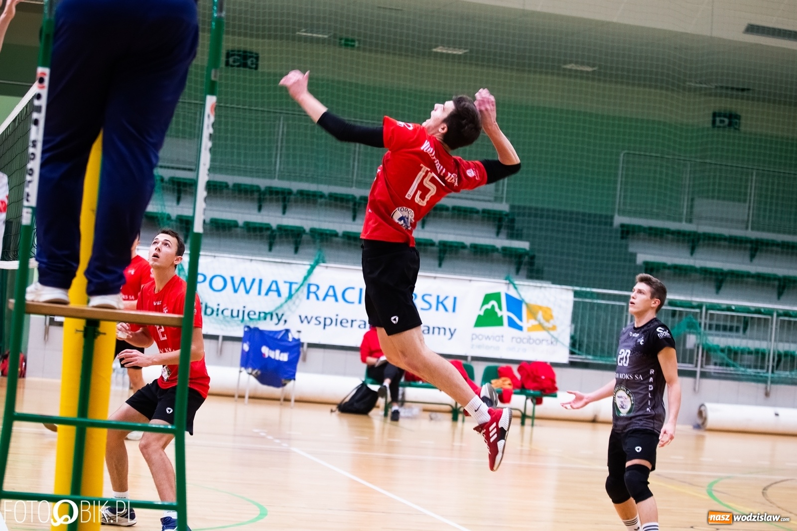 Zdjęcie w galerii na portalu naszwodzislaw.com: Siatkarski rollercoaster w Arenie Rafako. Raciborzanie górą! [FOTO i WIDEO] wiadomości z regionu