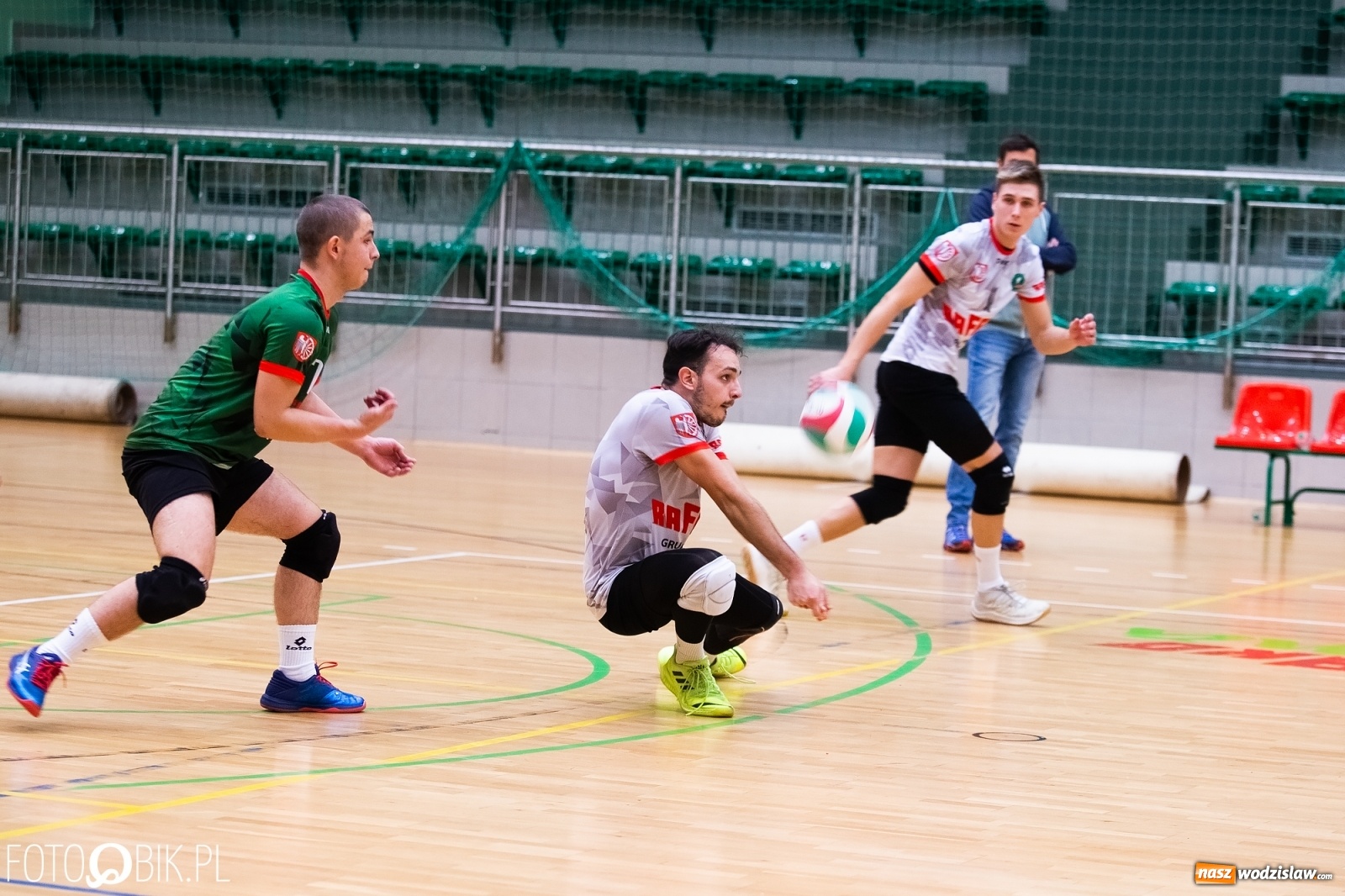 Zdjęcie w galerii na portalu naszwodzislaw.com: Siatkarski rollercoaster w Arenie Rafako. Raciborzanie górą! [FOTO i WIDEO] wiadomości z regionu