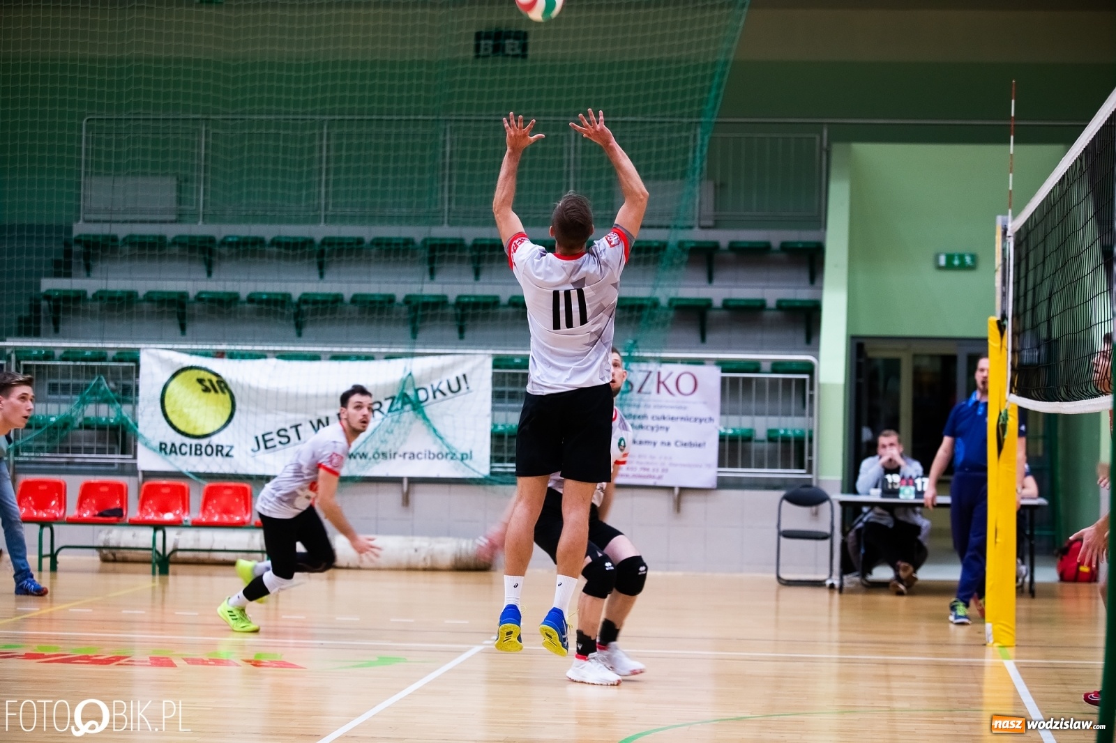 Zdjęcie w galerii na portalu naszwodzislaw.com: Siatkarski rollercoaster w Arenie Rafako. Raciborzanie górą! [FOTO i WIDEO] wiadomości z regionu