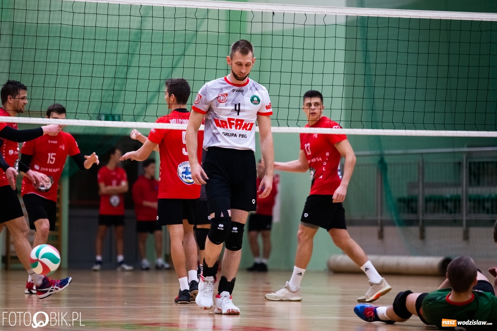 Zdjęcie w galerii na portalu naszwodzislaw.com: Siatkarski rollercoaster w Arenie Rafako. Raciborzanie górą! [FOTO i WIDEO] wiadomości z regionu