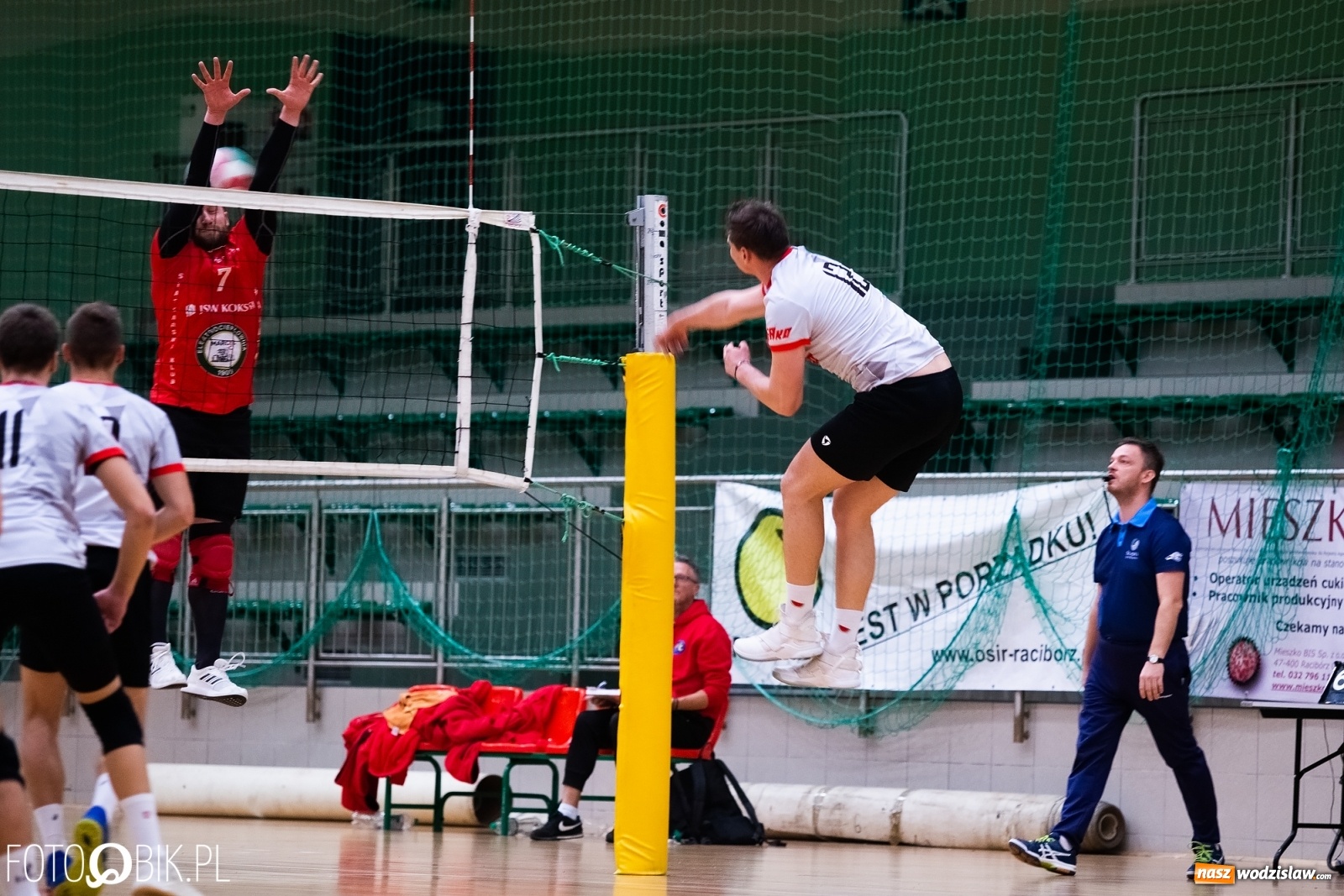 Zdjęcie w galerii na portalu naszwodzislaw.com: Siatkarski rollercoaster w Arenie Rafako. Raciborzanie górą! [FOTO i WIDEO] wiadomości z regionu