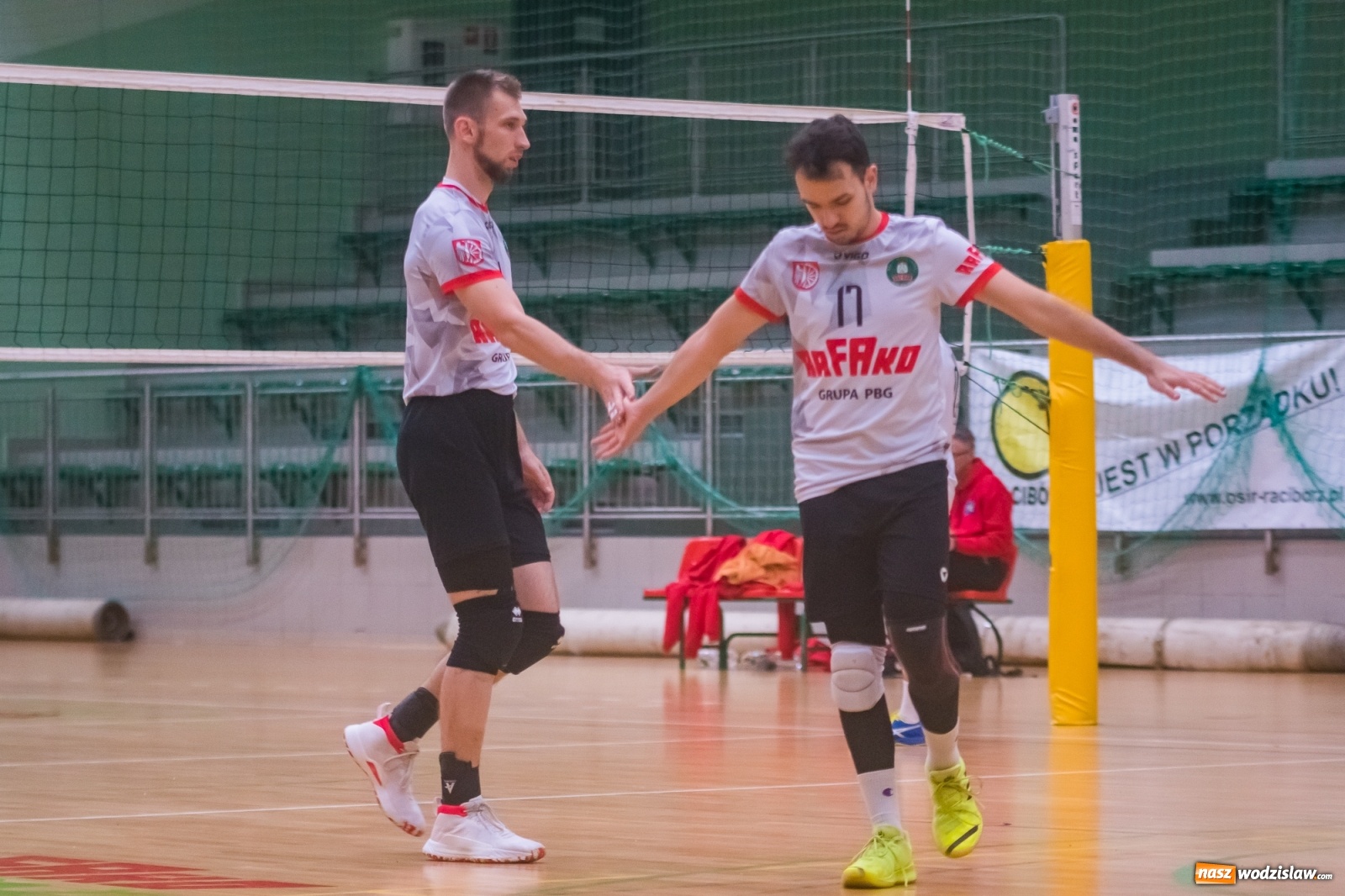 Zdjęcie w galerii na portalu naszwodzislaw.com: Siatkarski rollercoaster w Arenie Rafako. Raciborzanie górą! [FOTO i WIDEO] wiadomości z regionu