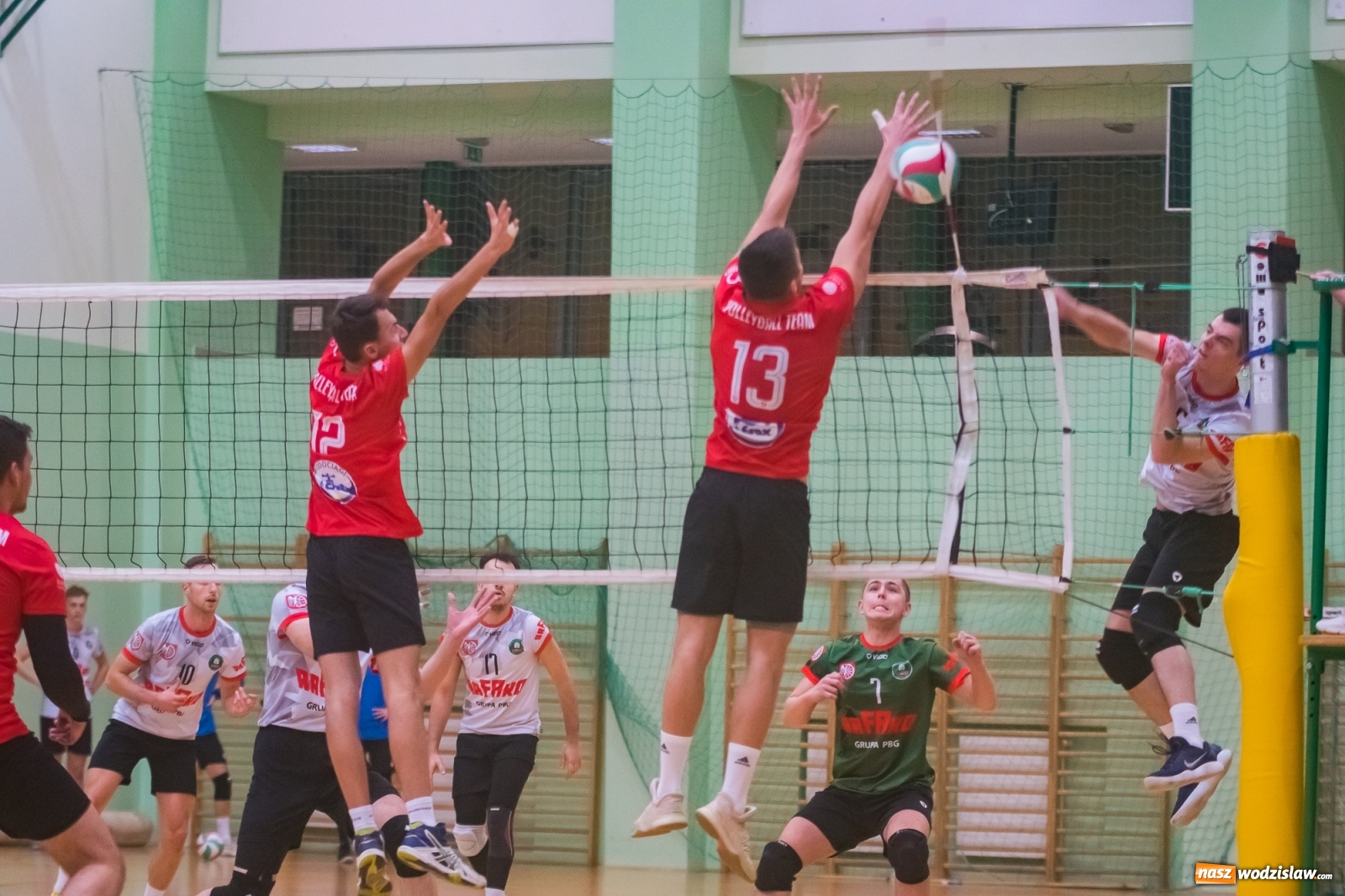 Zdjęcie w galerii na portalu naszwodzislaw.com: Siatkarski rollercoaster w Arenie Rafako. Raciborzanie górą! [FOTO i WIDEO] wiadomości z regionu